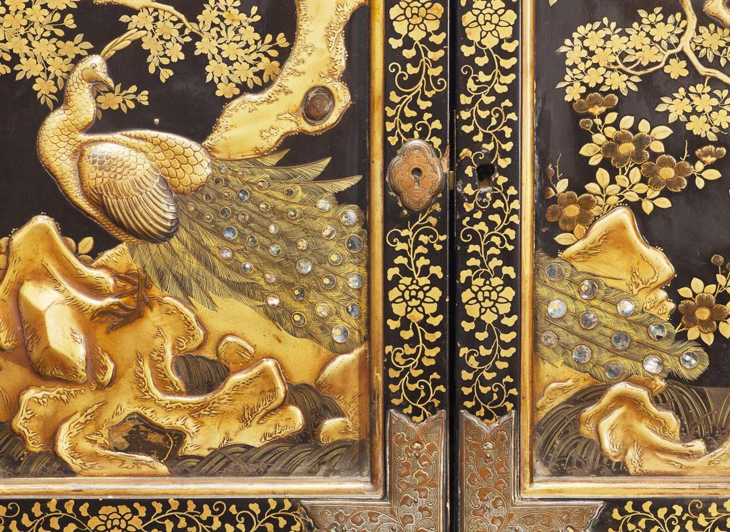 A Japanese black and gold lacquer two-door "Peacocks" cabinet, 18th/19th century 日本雙門漆箱 十八或十九世紀