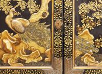 A Japanese black and gold lacquer two-door "Peacocks" cabinet, 18th/19th century 日本雙門漆箱 十八或十九世紀
