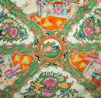 A Collection of Chinese Export Gold Medallion Porcelain — 19TH/20TH CENTURY