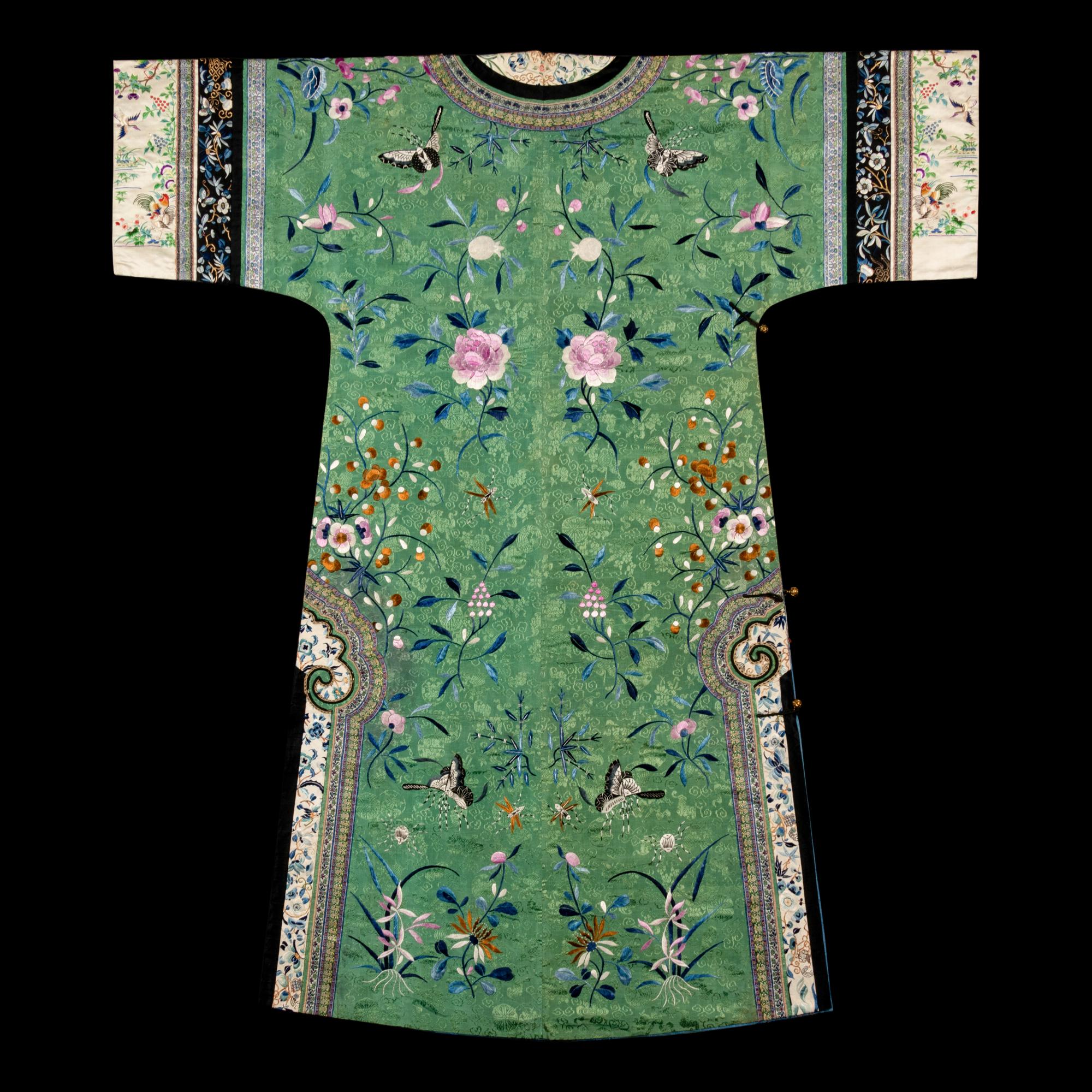 A Chinese Apple Green Ground Embroidered 'Peonies and Insects' Silk Lady's Robe, Changyi, 19th Century 清晚期 蘋果綠地綉牡丹草蟲氅衣