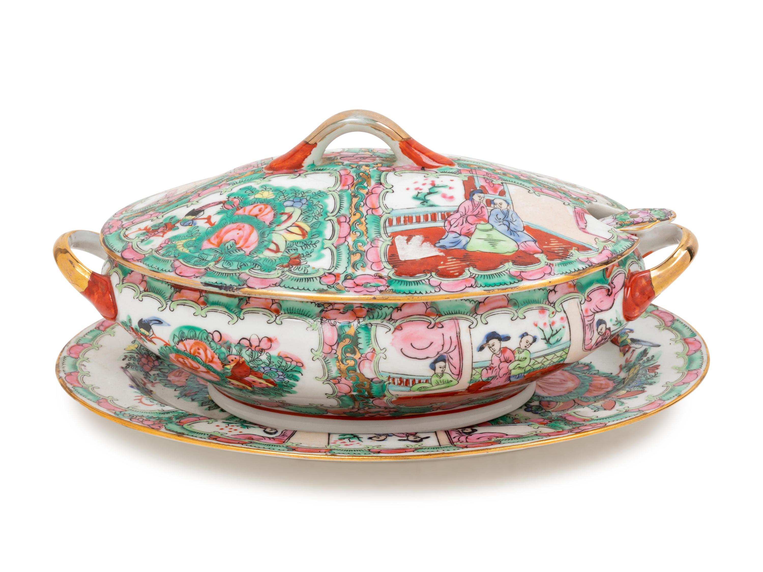 A Chinese Export Sauce Boat and Plate