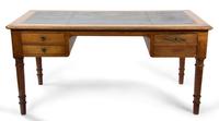 An American Oak Writing Desk Height 30 x width 62 1/2 x depth 31 inches. — 20TH CENTURY