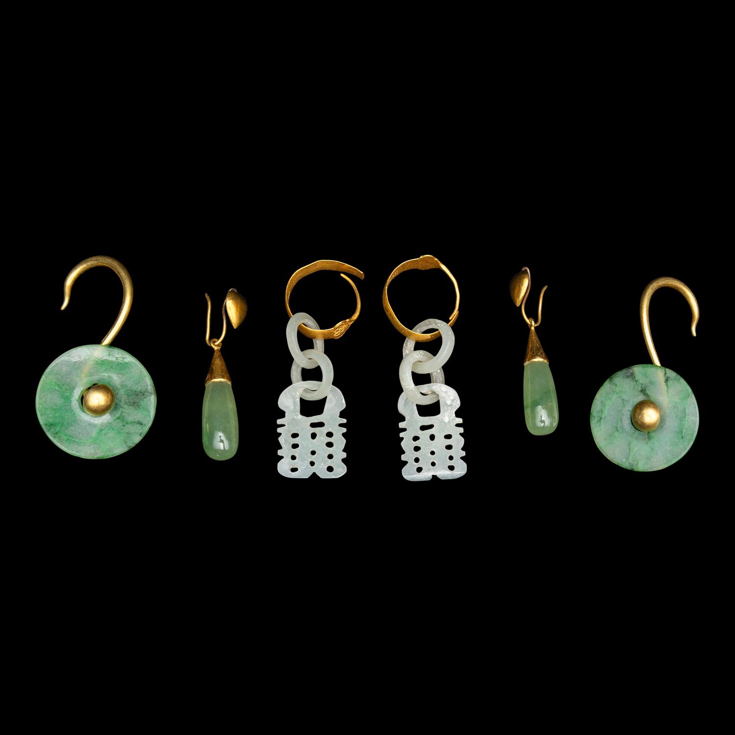 Three Pairs of Chinese Jade and Jadeite Earrings, Qing Dynasty and later 清及以後 金玉耳墜三對