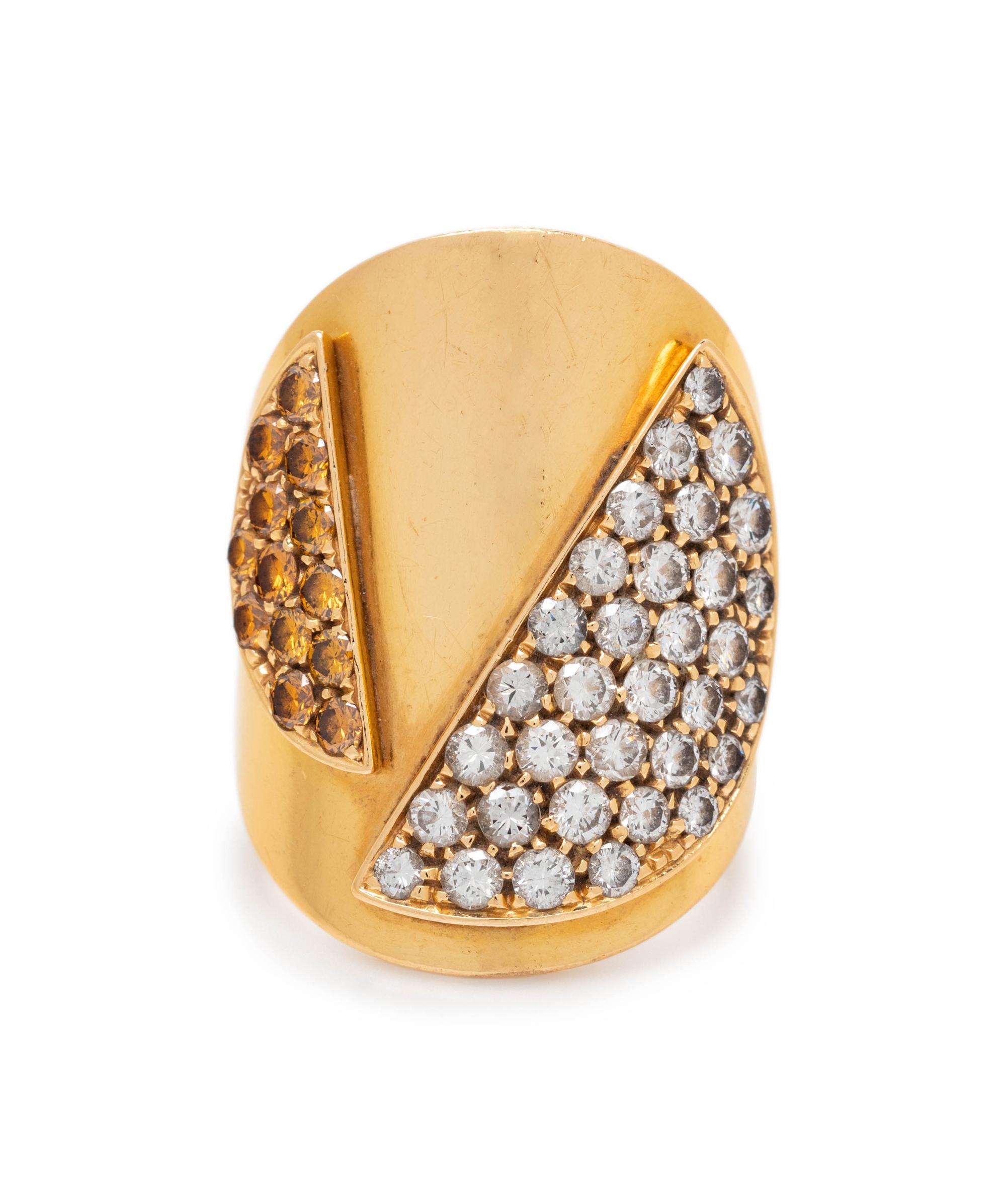 YELLOW GOLD, DIAMOND AND COLORED DIAMOND RING