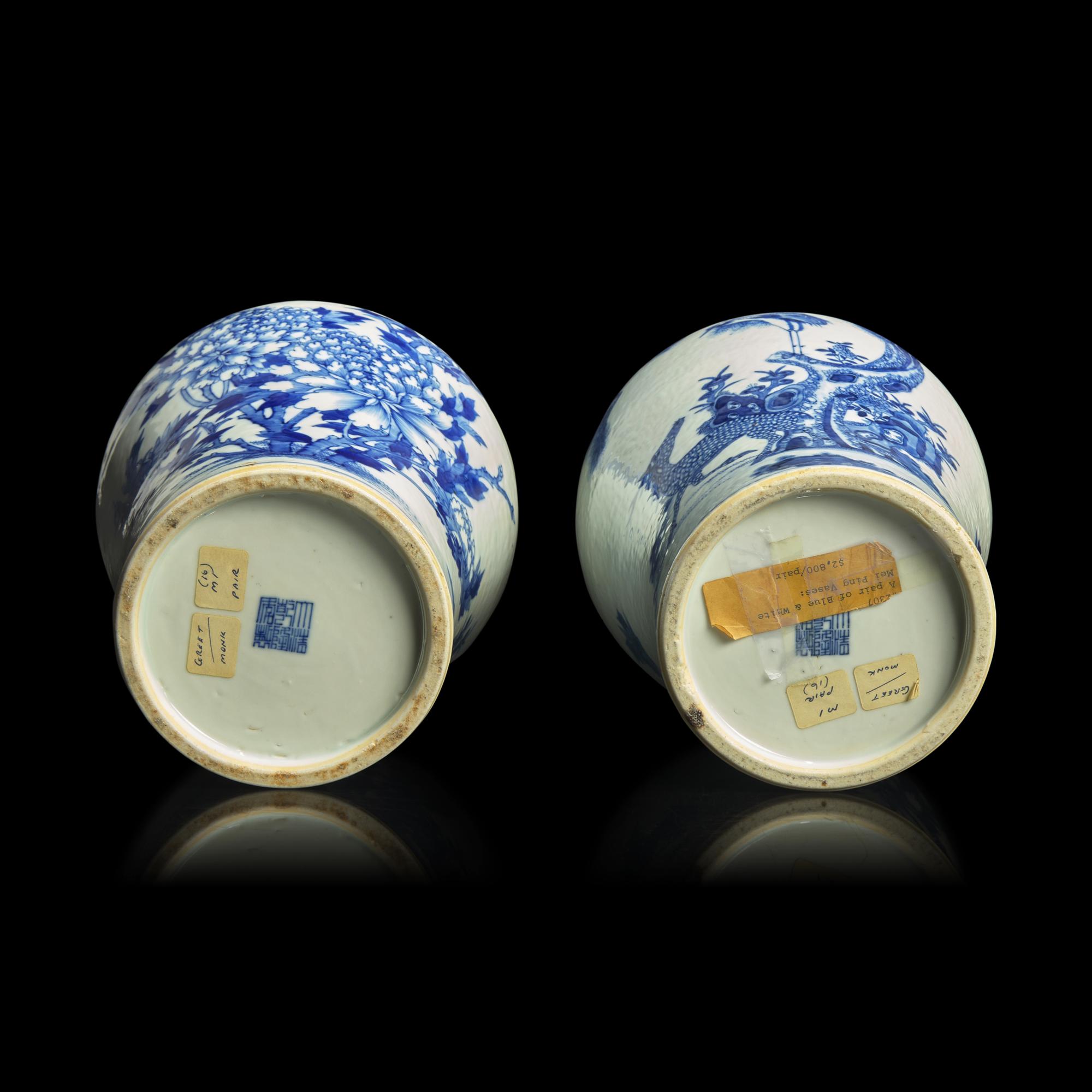 A Pair of Chinese Blue and White Porcelain 'Deer and Crane' Meiping Vases, 19th Century 清晚期 青花鶴鹿同春梅瓶一對