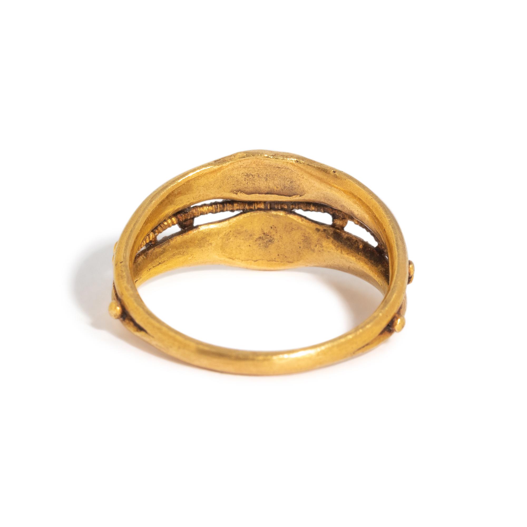 A Roman Gold Double Finger Ring