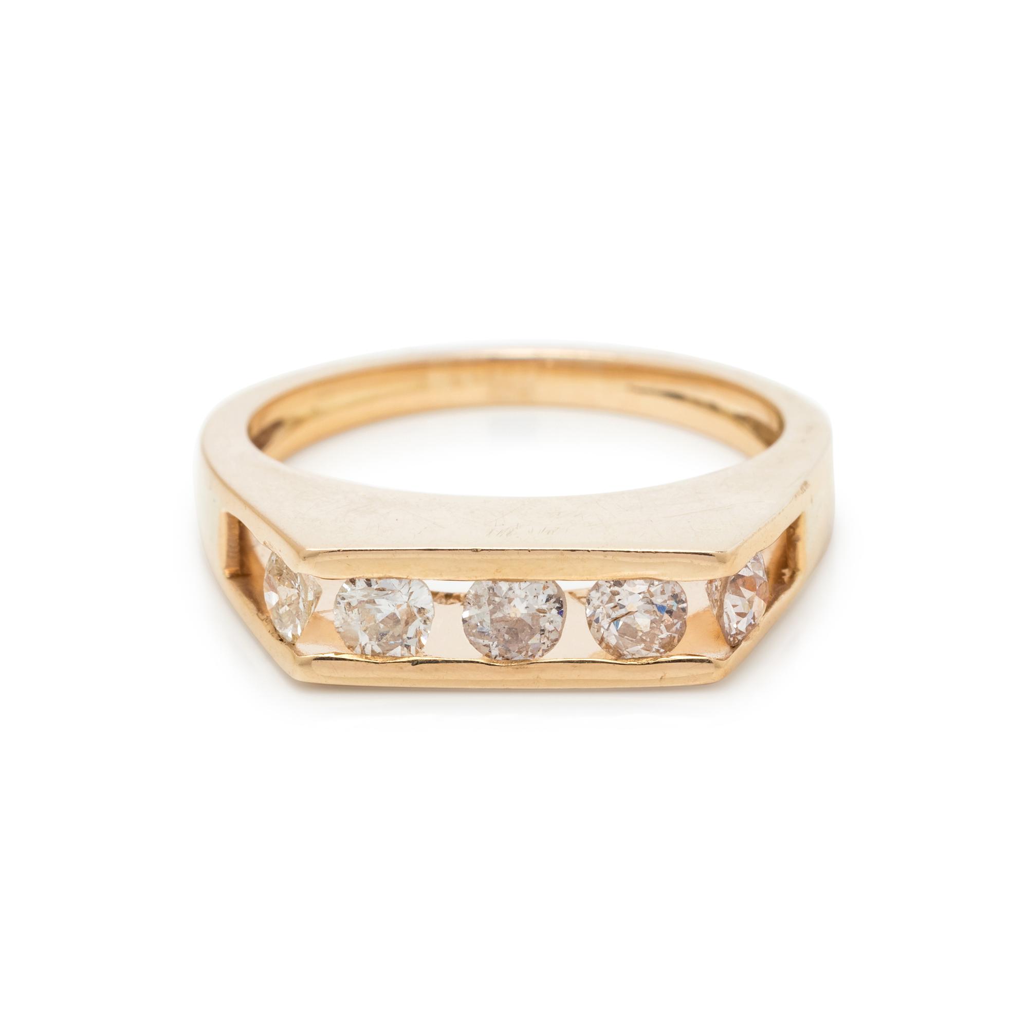 YELLOW GOLD AND DIAMOND RING