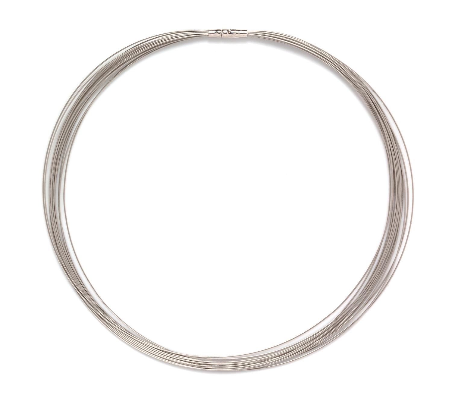 An 18 Karat White Gold Multistrand Wire Necklace. 10.66 dwts.