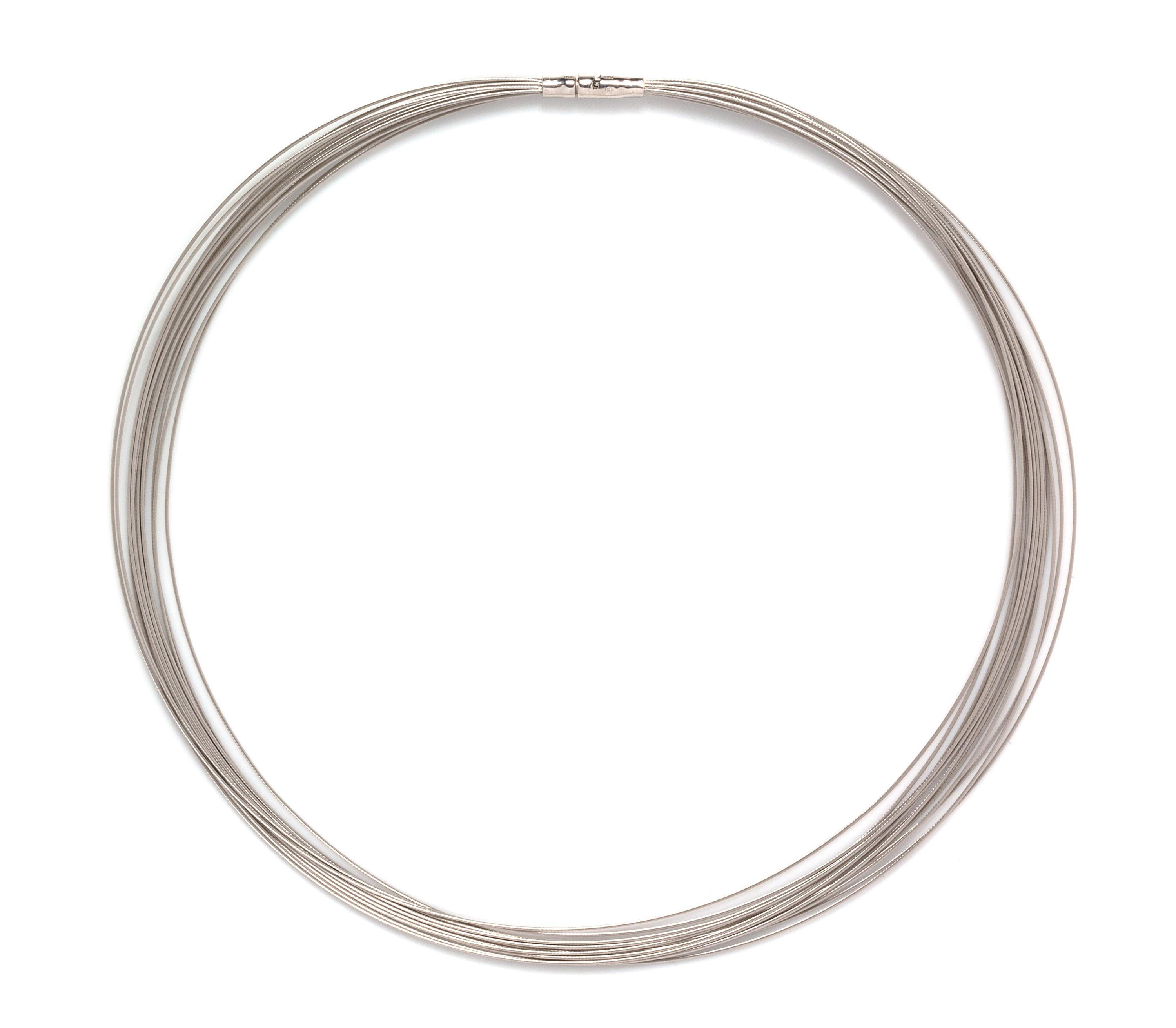 An 18 Karat White Gold Multistrand Wire Necklace. 10.66 dwts.