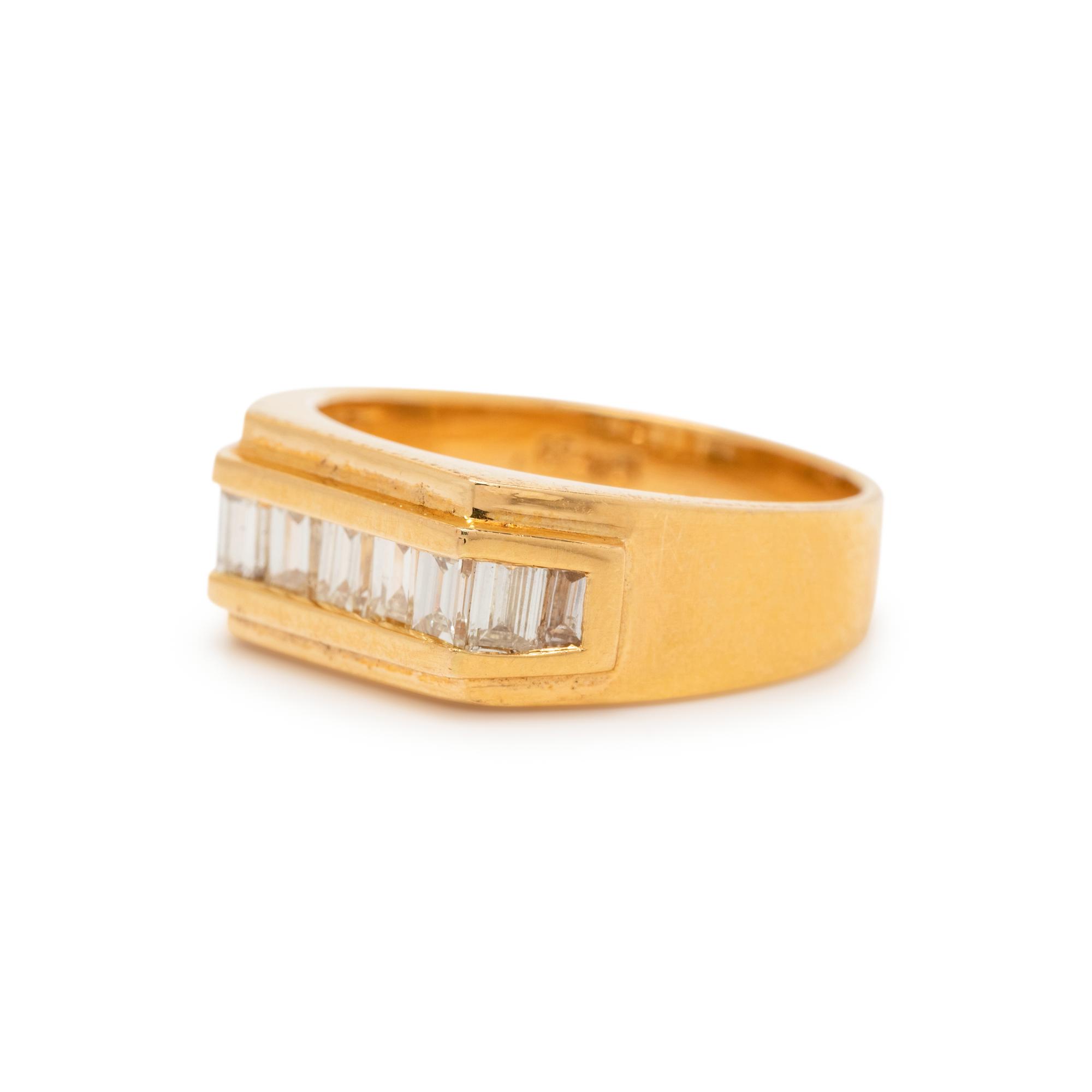 YELLOW GOLD AND DIAMOND RING