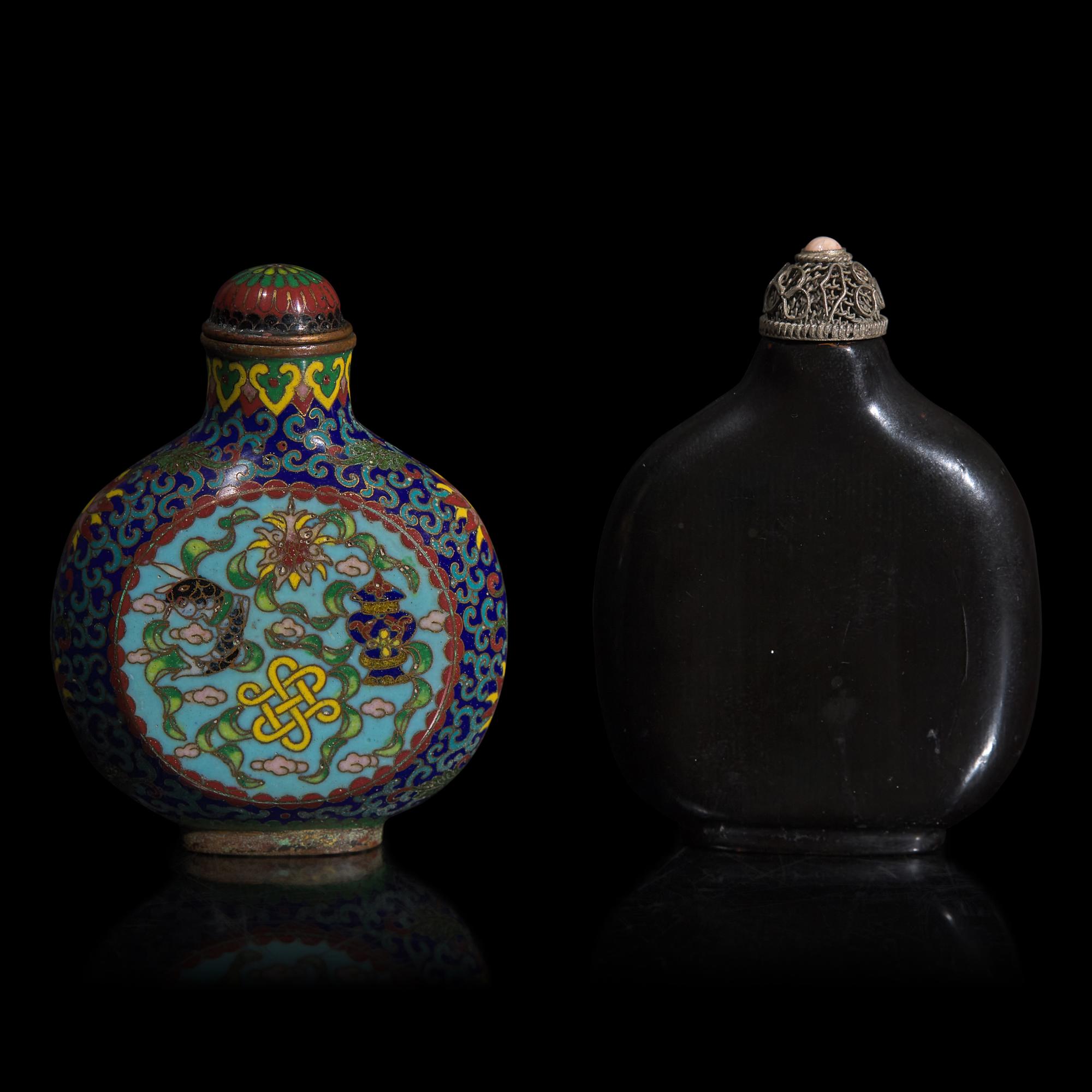 Two Chinese Snuff Bottles, 19th-early 20th Century 晚清民國 鼻煙壺兩支
