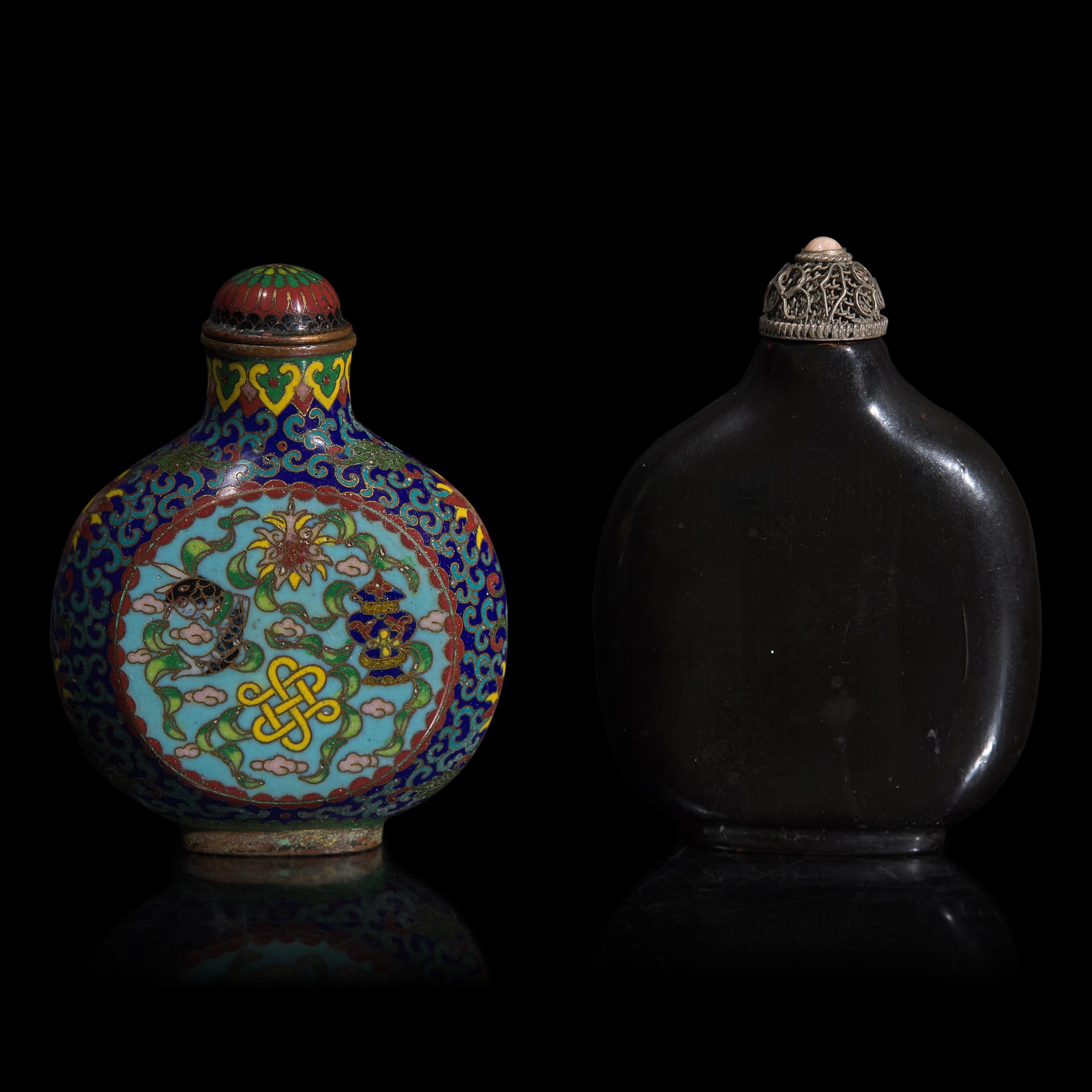 Two Chinese Snuff Bottles, 19th-early 20th Century 晚清民國 鼻煙壺兩支
