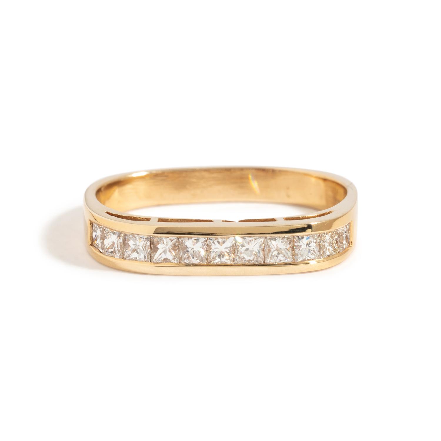 YELLOW GOLD AND DIAMOND RING