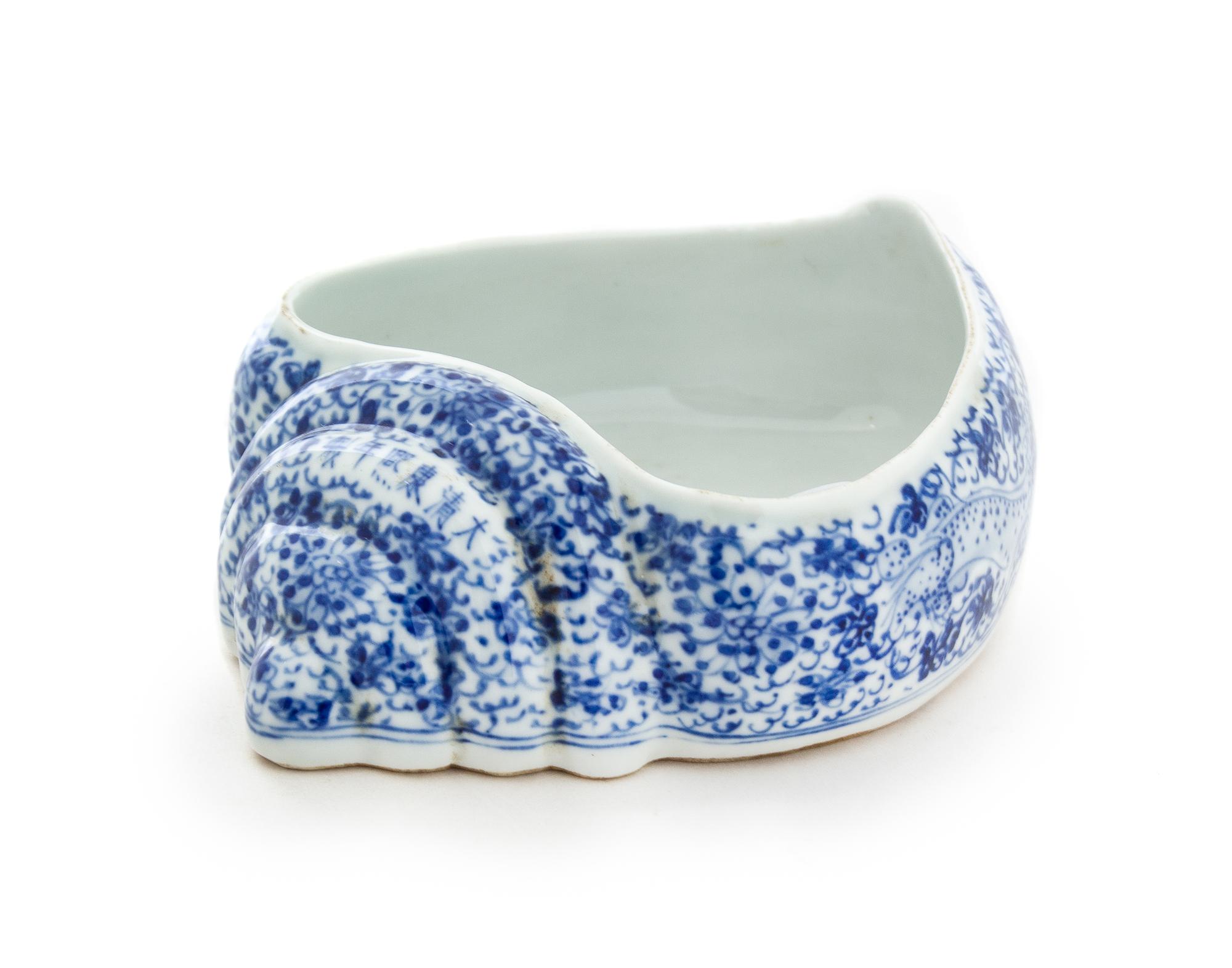 A Blue and White Porcelain Conch Shell-Form Brush Washer, Bixi Length 5 3/4 inches. — 19TH CENTURY