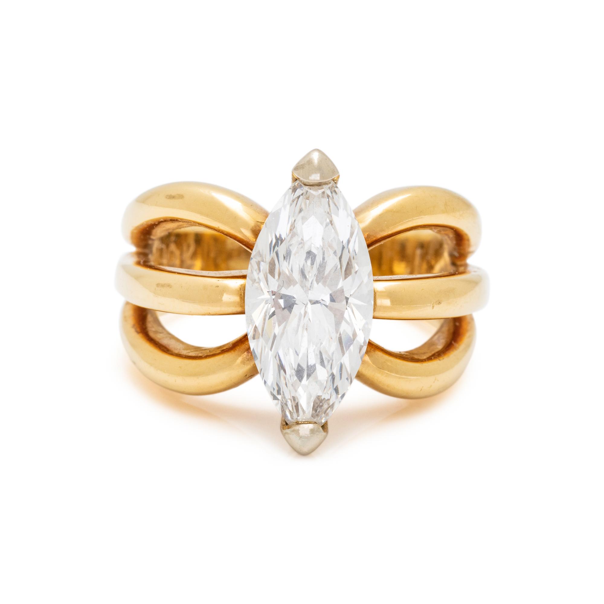 YELLOW GOLD AND TREATED DIAMOND RING