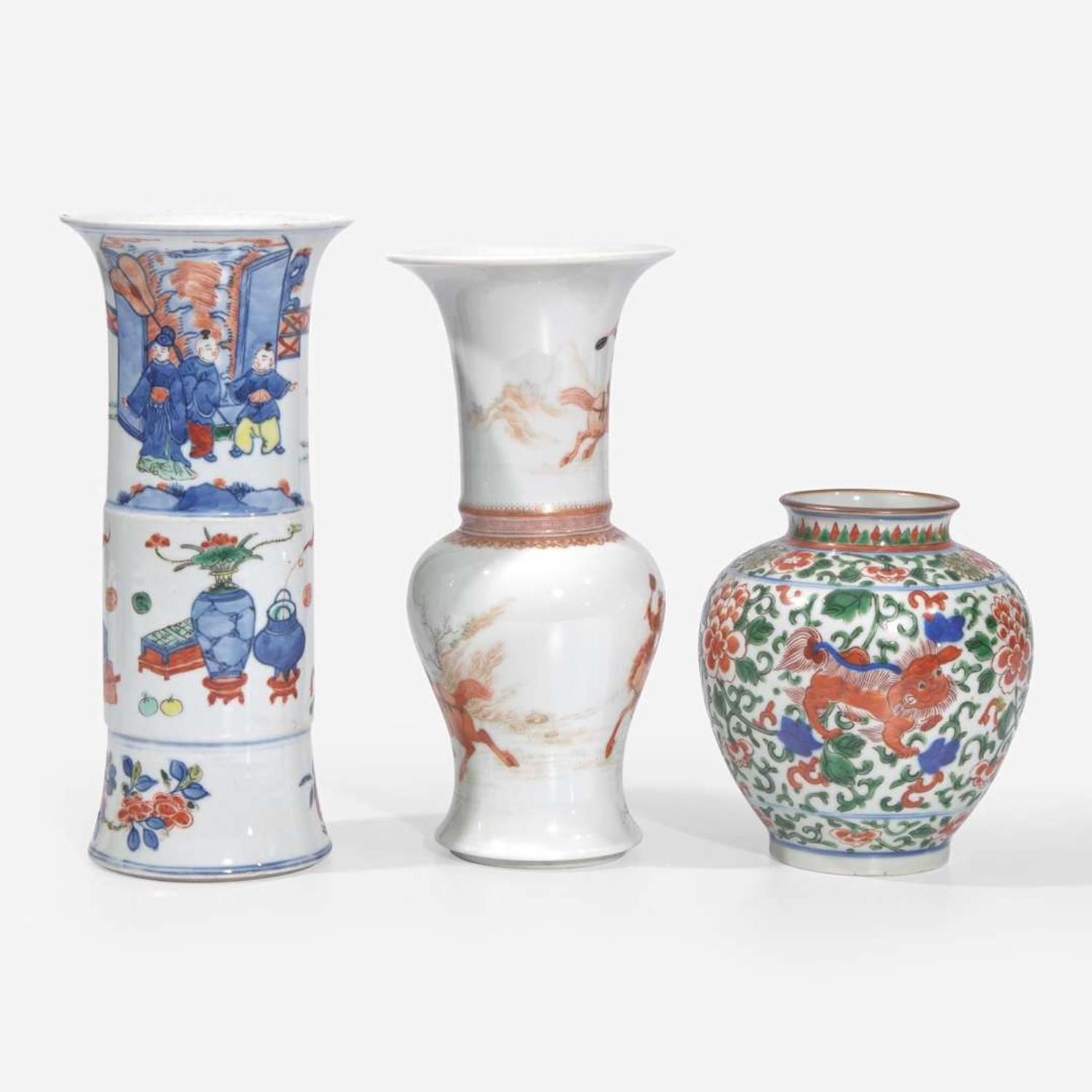 Two Chinese porcelain vases and a jar 瓷樽两件与瓷罐一件