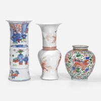 Two Chinese porcelain vases and a jar 瓷樽两件与瓷罐一件