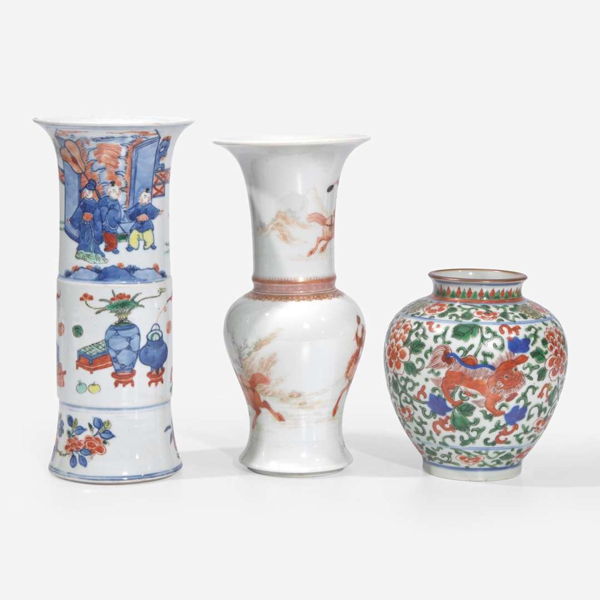 Two Chinese porcelain vases and a jar 瓷樽两件与瓷罐一件
