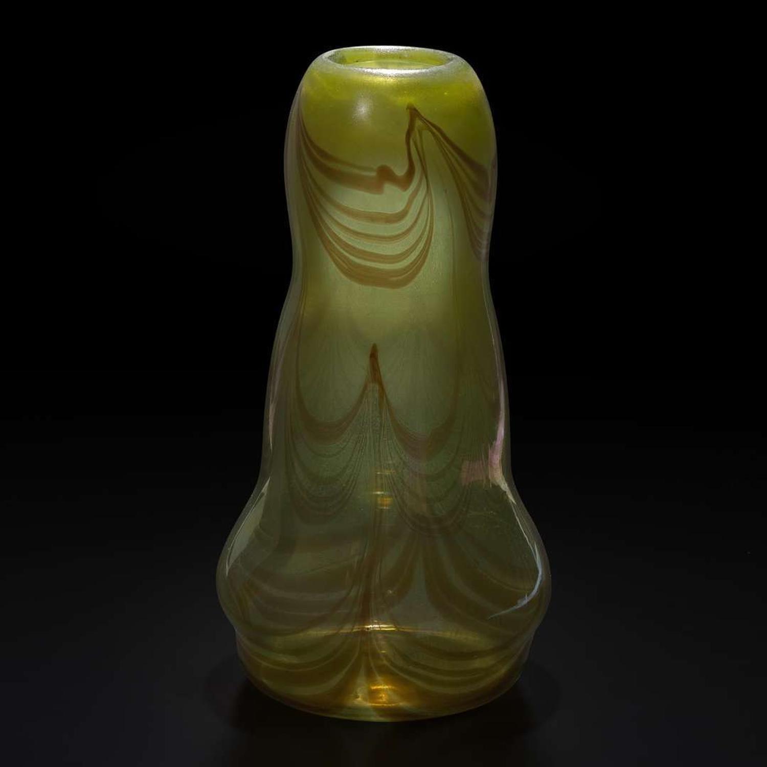 Tiffany Studios A Large Gourd-Form Decorated Favrile Vase, New York, 1919