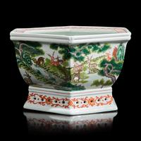 A Chinese Famille Verte Hexagonal "Deer" Jardinière, 20th Century — 近代 五彩松鹿圖六方盆