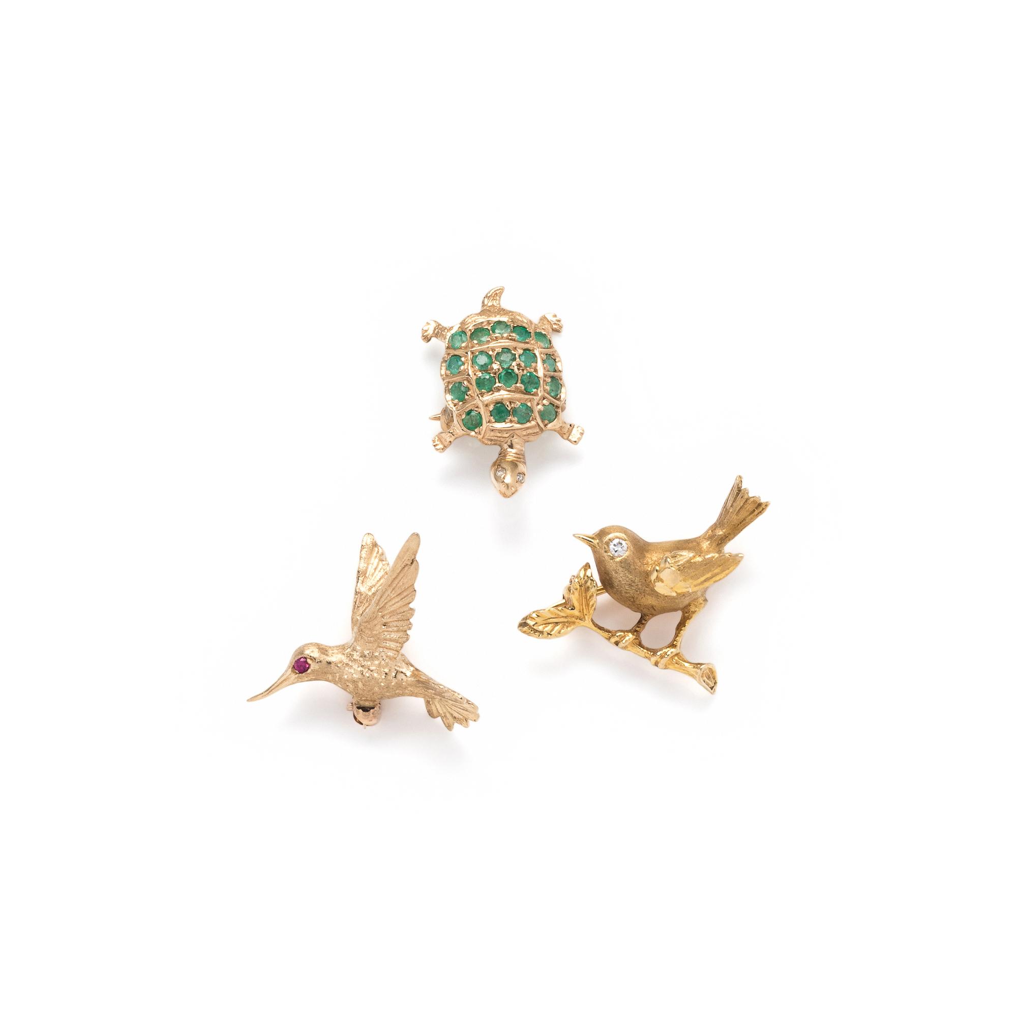 COLLECTION OF YELLOW GOLD ANIMAL BROOCHES