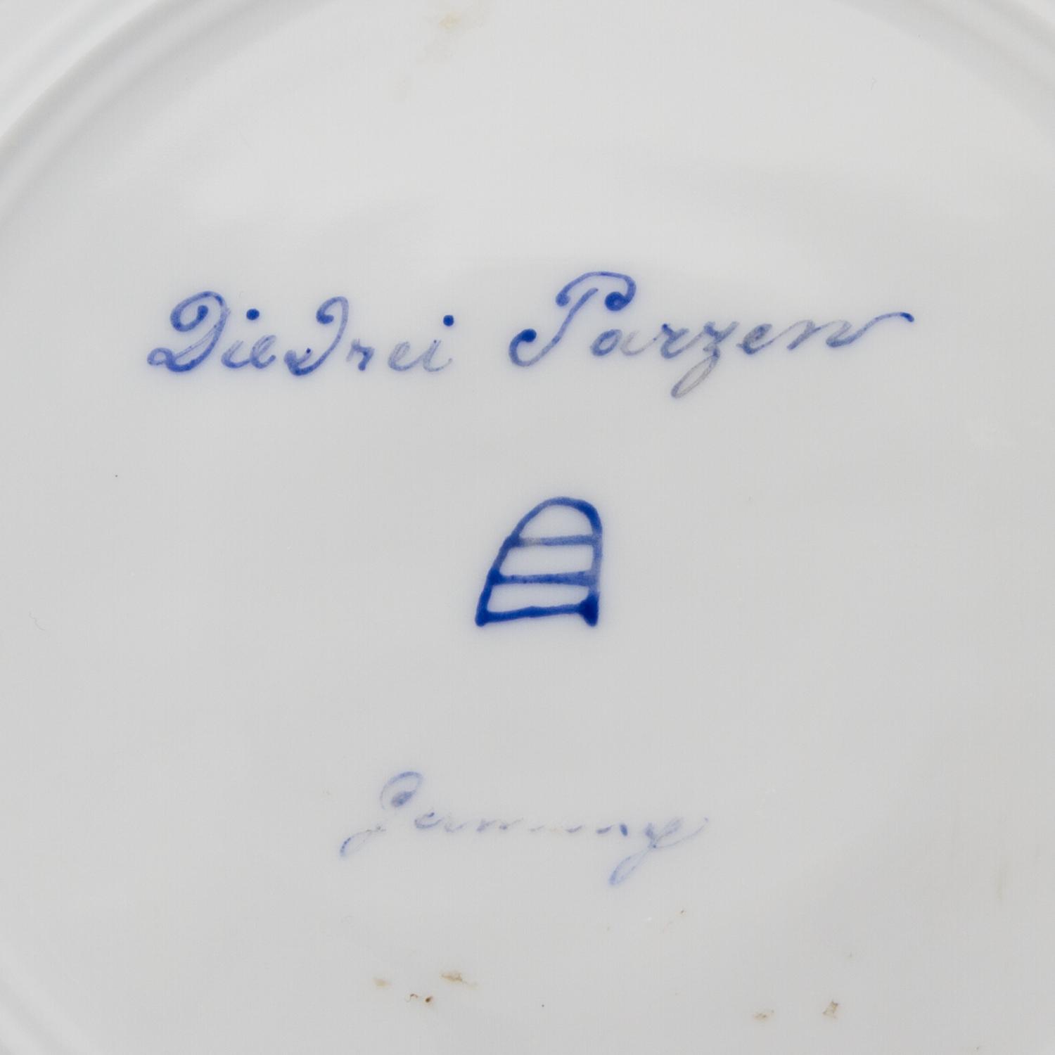 A German Porcelain Cabinet Plate Diameter 9 3/8 inches. — LATE 19TH/EARLY 20TH CENTURY