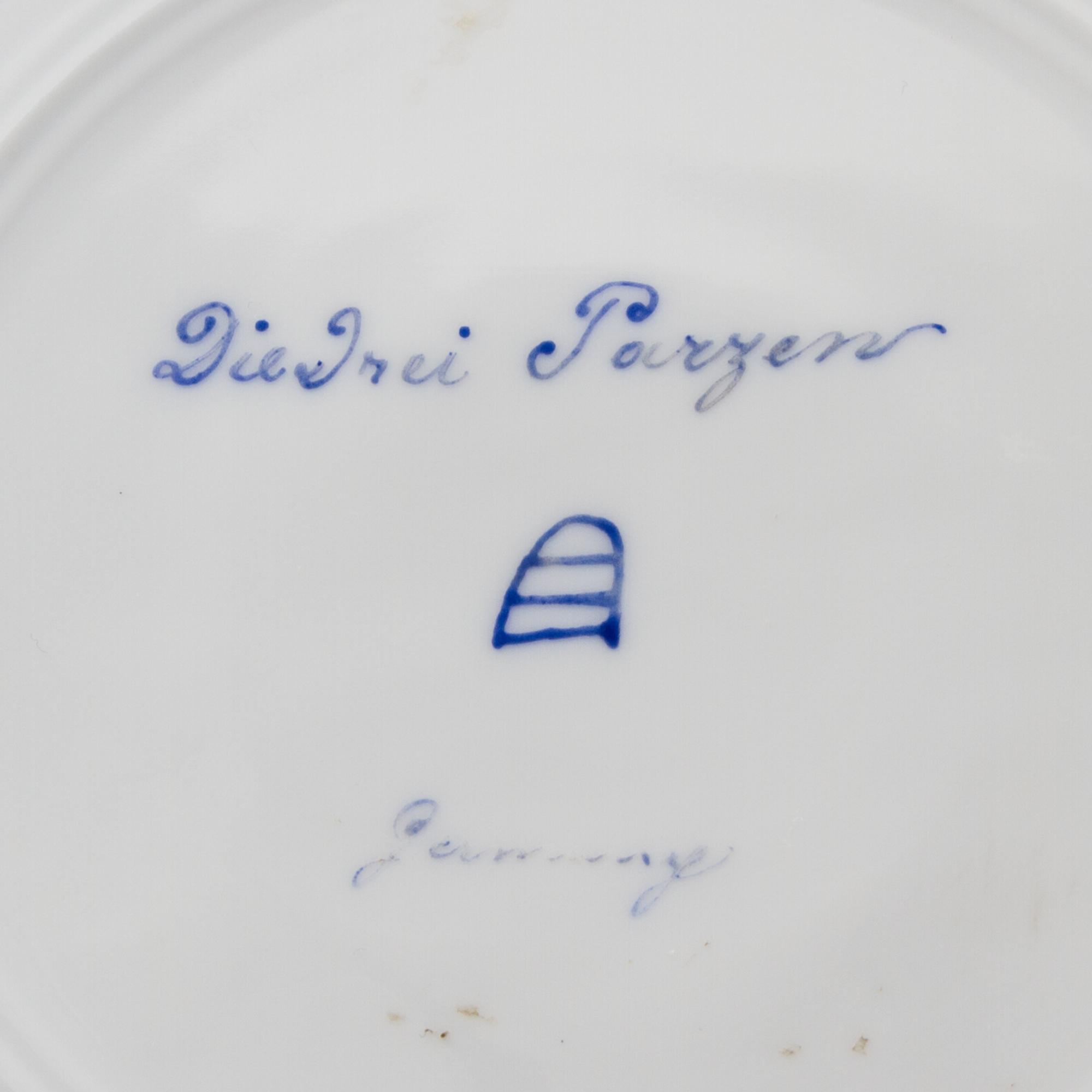 A German Porcelain Cabinet Plate Diameter 9 3/8 inches. — LATE 19TH/EARLY 20TH CENTURY