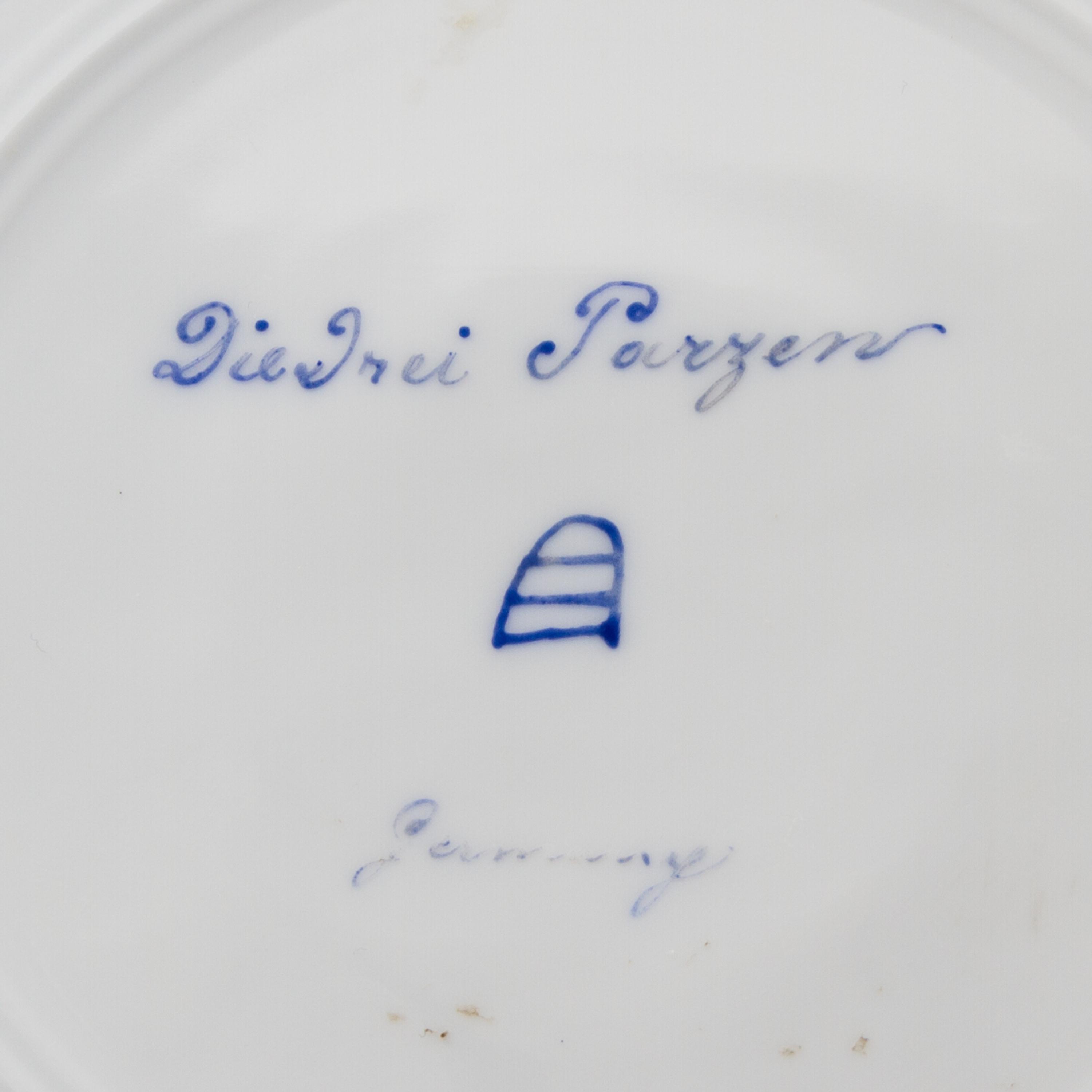 A German Porcelain Cabinet Plate Diameter 9 3/8 inches. — LATE 19TH/EARLY 20TH CENTURY