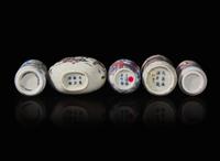 A group of five Chinese underglaze blue and red snuff bottles 青花釉裡紅鼻煙壺一組五件