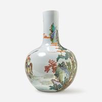 A large Chinese famille rose-decorated porcelain bottle vase, Tianqiuping 珐琅彩大天球瓶