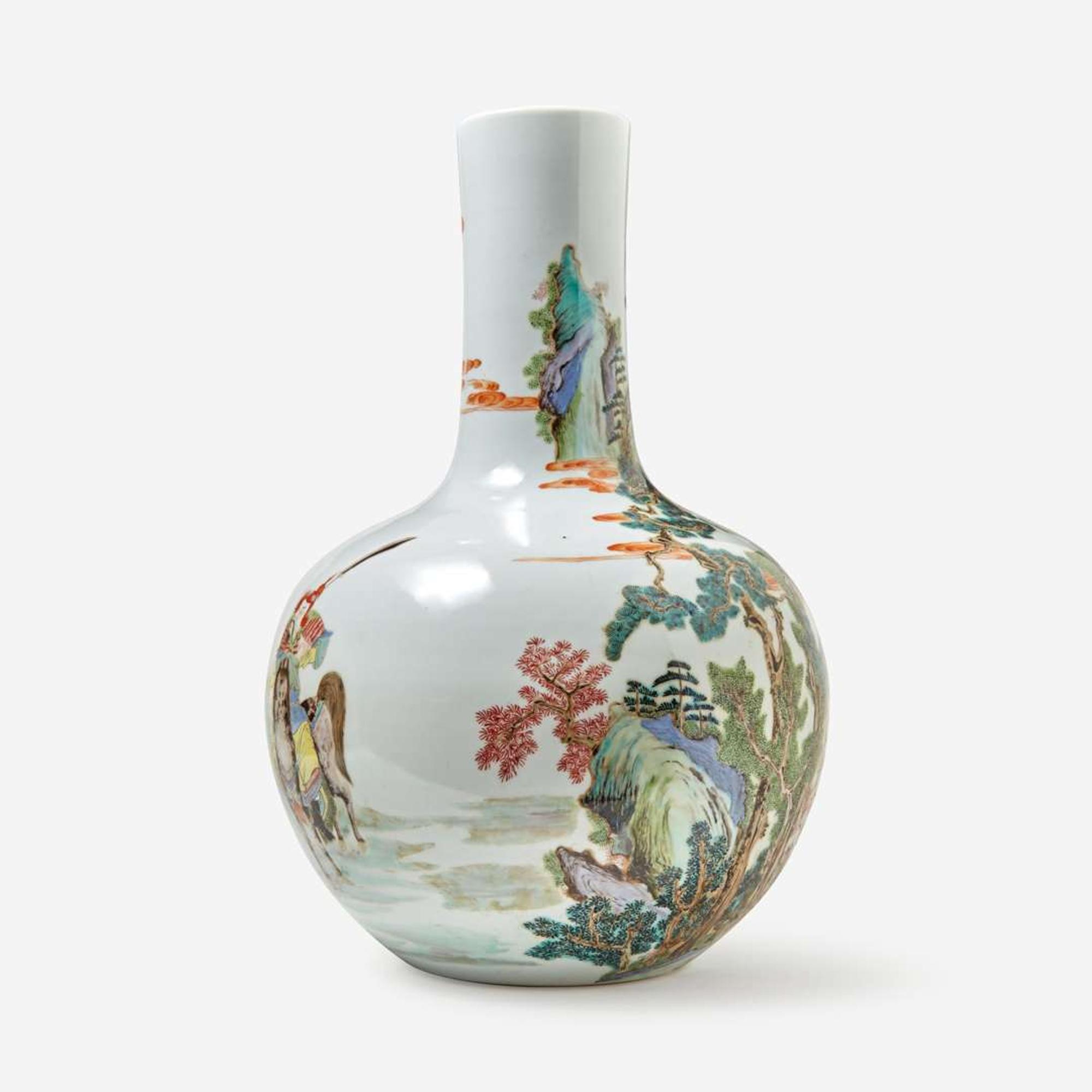 A large Chinese famille rose-decorated porcelain bottle vase, Tianqiuping 珐琅彩大天球瓶