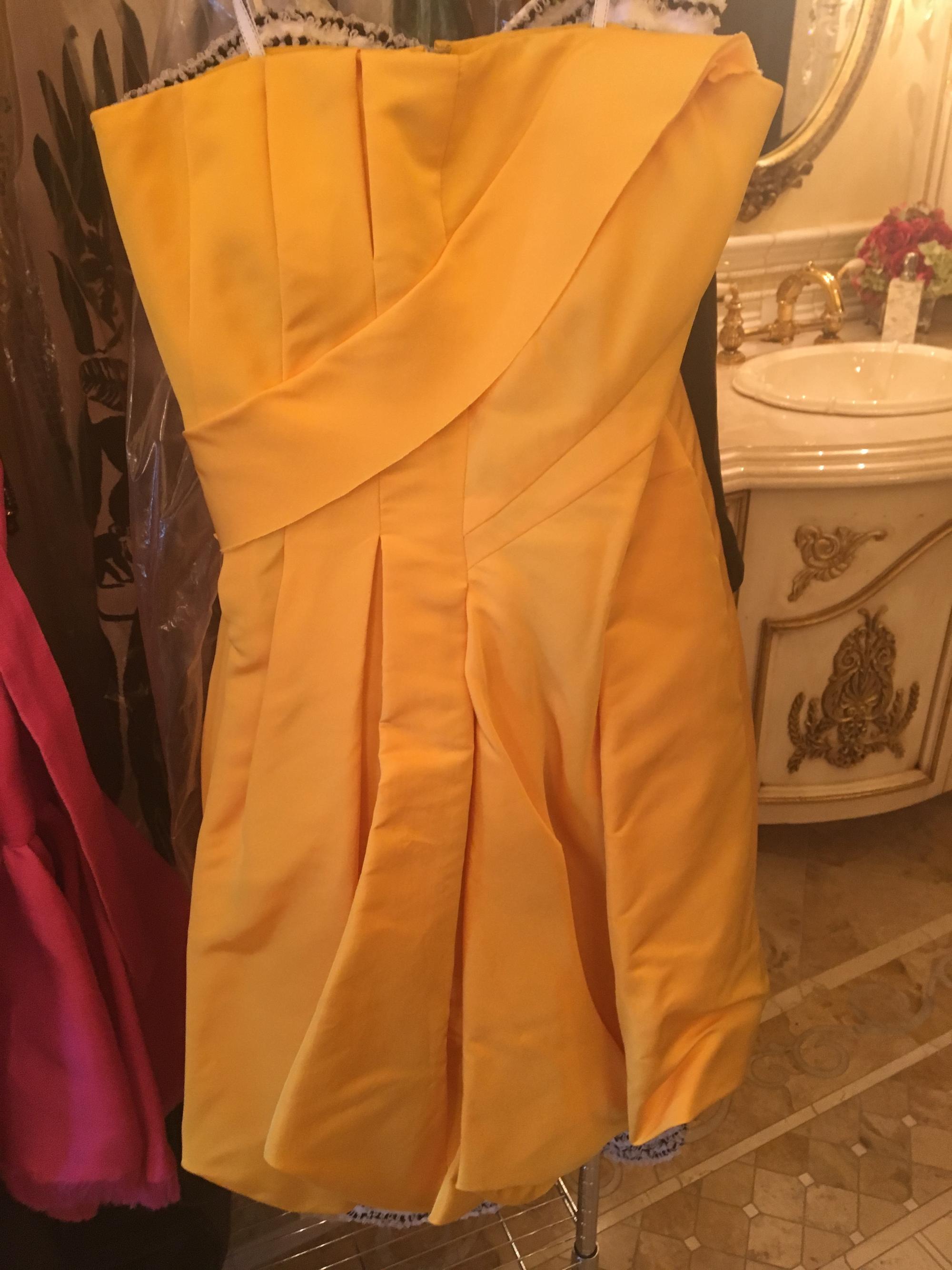 Oscar de la Renta Yellow Strapless Dress, 1990-2000s Size label: 8