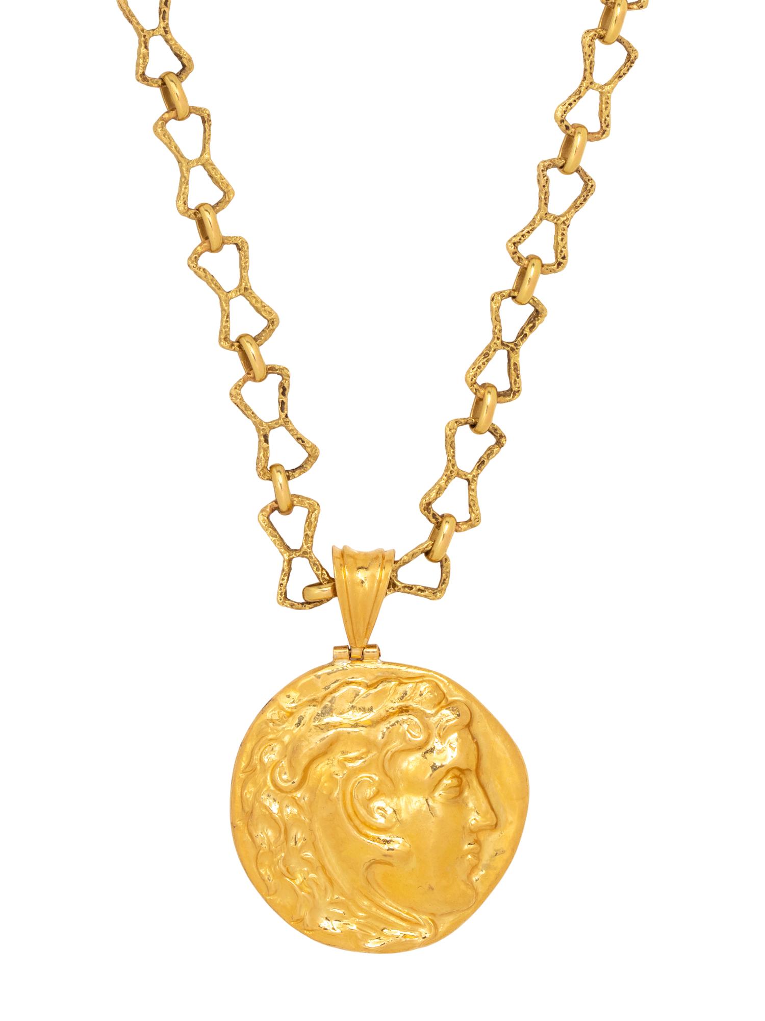 ZOLOTAS, YELLOW GOLD PENDANT AND LONGCHAIN NECKLACE