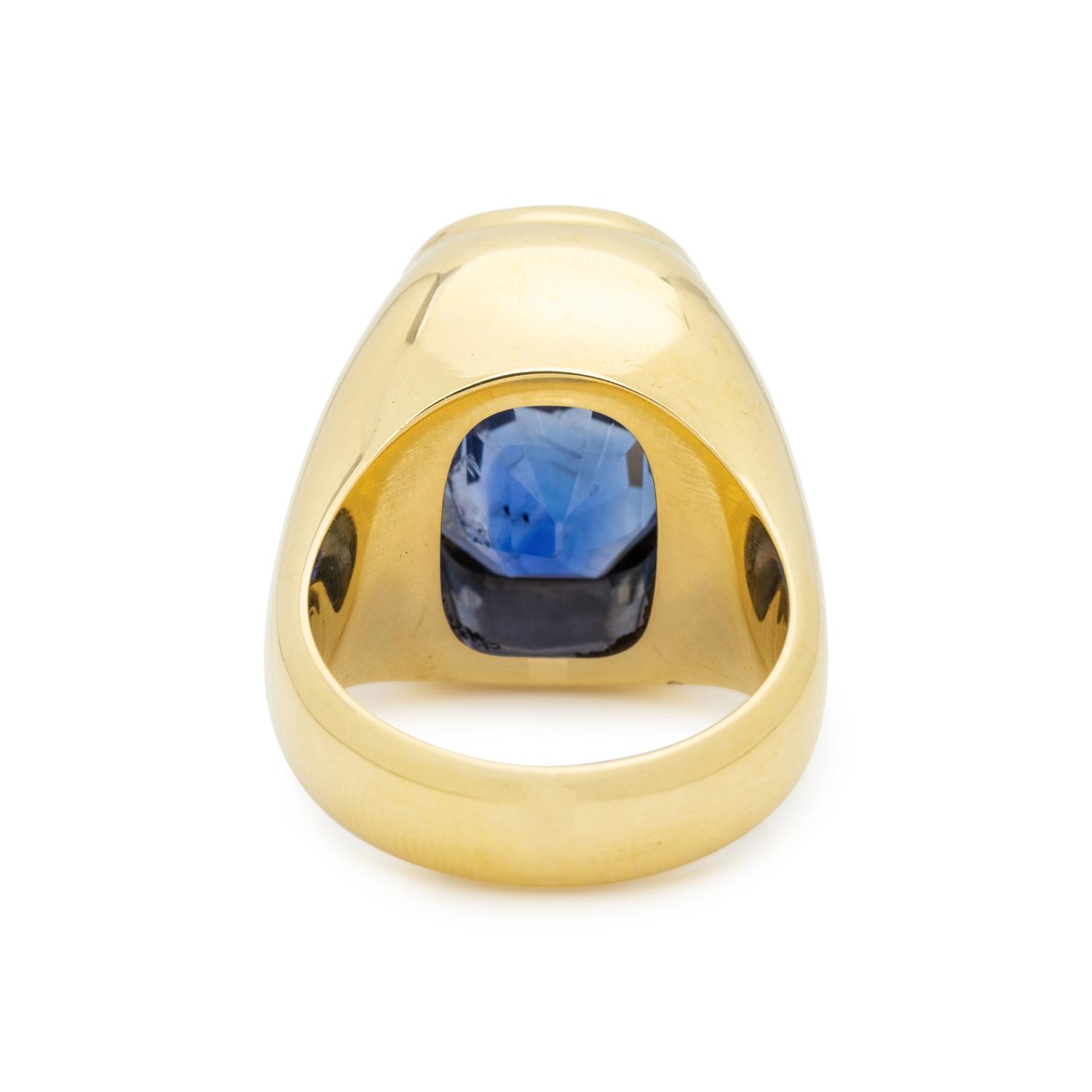 YELLOW GOLD AND SAPPHIRE RING