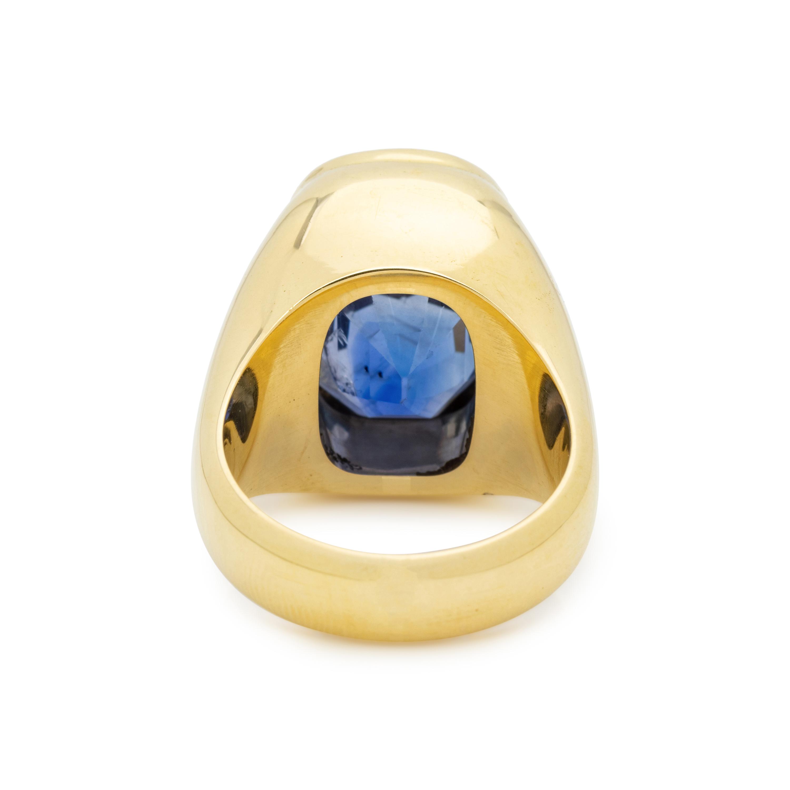 YELLOW GOLD AND SAPPHIRE RING