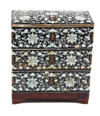 A Chinese Export Porcelain Triple Nesting Box and Cover — 19TH CENTURY