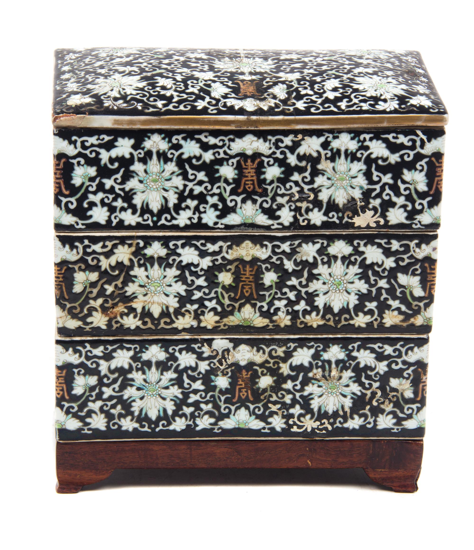 A Chinese Export Porcelain Triple Nesting Box and Cover — 19TH CENTURY