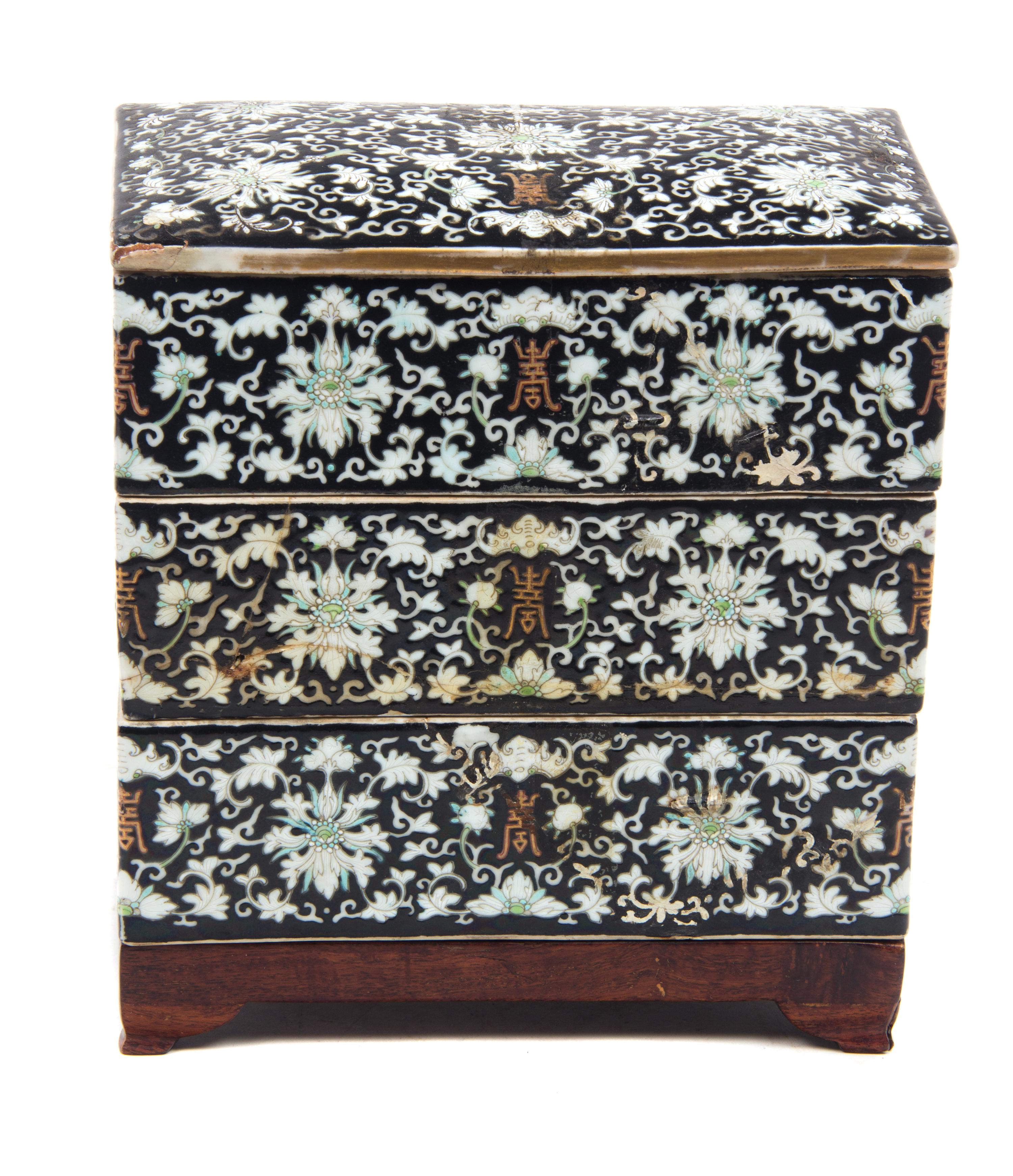 A Chinese Export Porcelain Triple Nesting Box and Cover — 19TH CENTURY