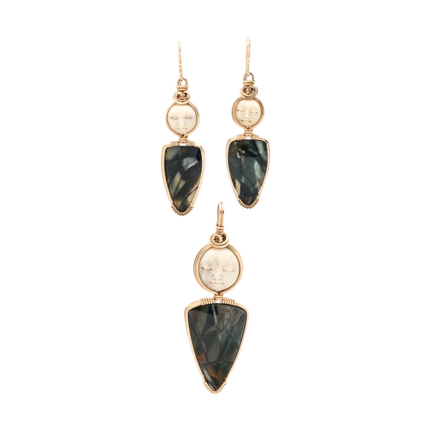 YELLOW GOLD AND HARDSTONE SET