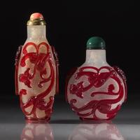 Two Chinese Carved Ruby Overlay Glass Snuff Bottles, Qing Dynasty, 18th/19th Century — 清中晚期 雪霏地套寶石紅料螭龍紋鼻煙壺兩支
