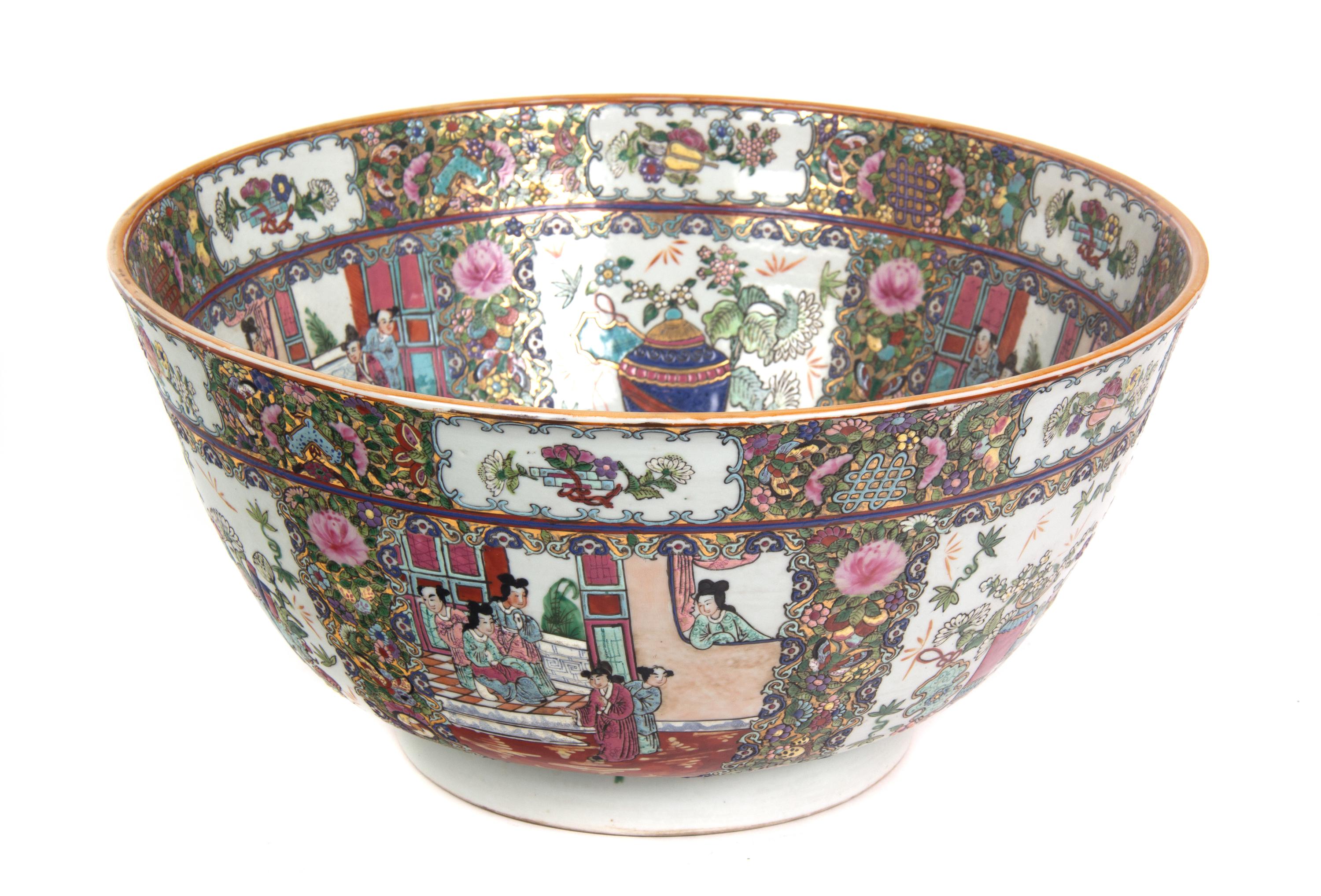 A Rose Medallion Center Bowl Height 8 x diameter 15 3/4 inches. — 20TH CENTURY