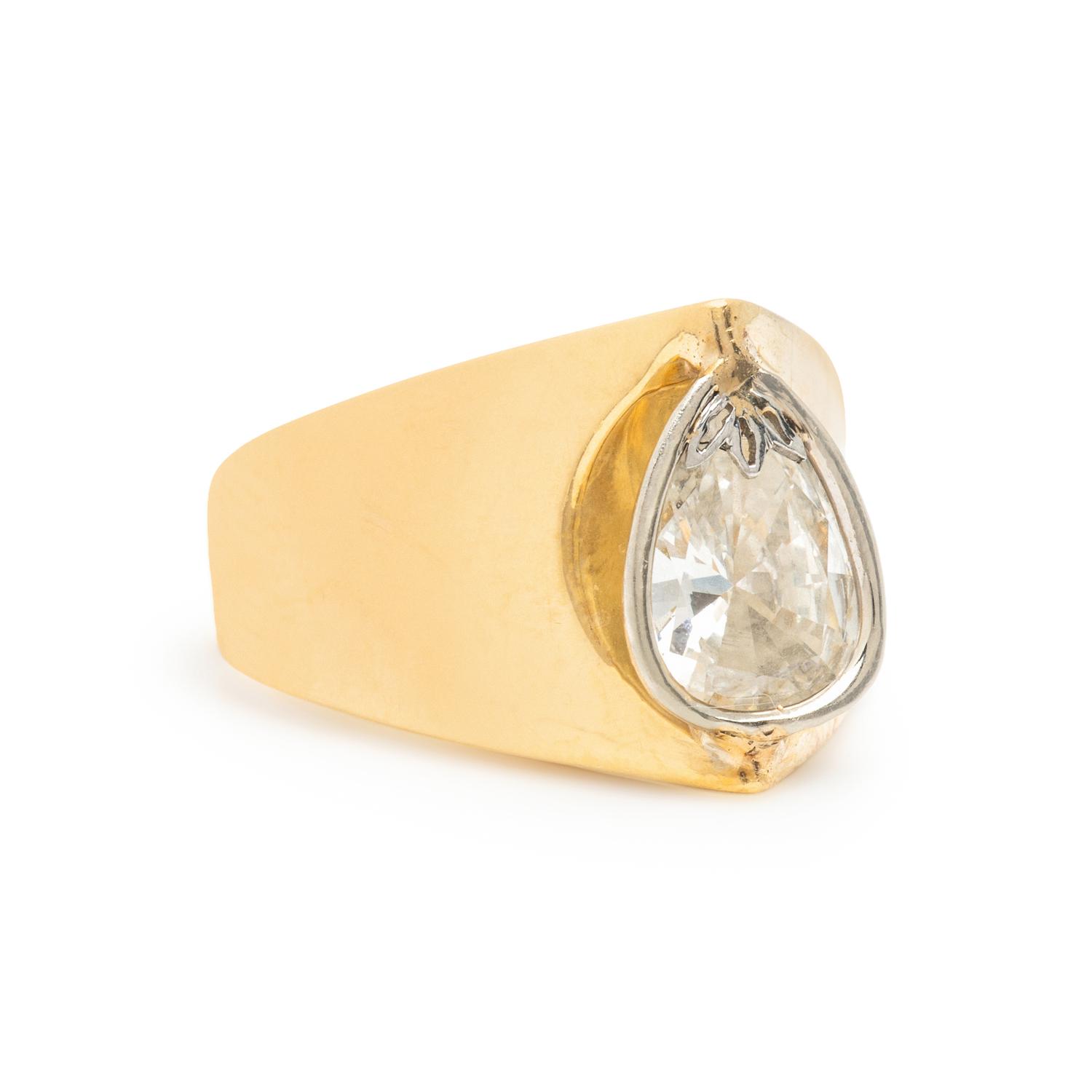 Diamond and Yellow Gold Ring