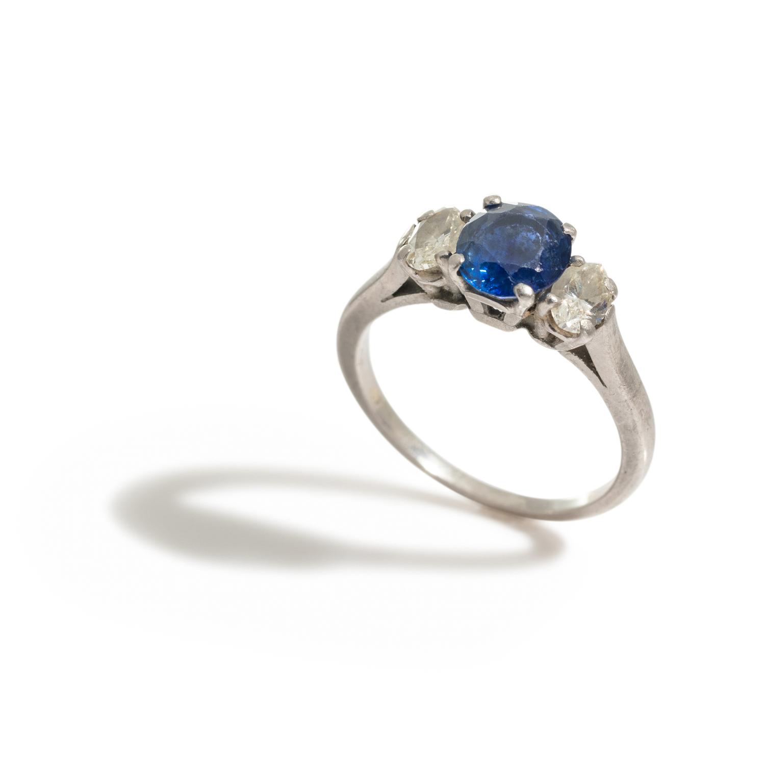 SAPPHIRE AND DIAMOND RING