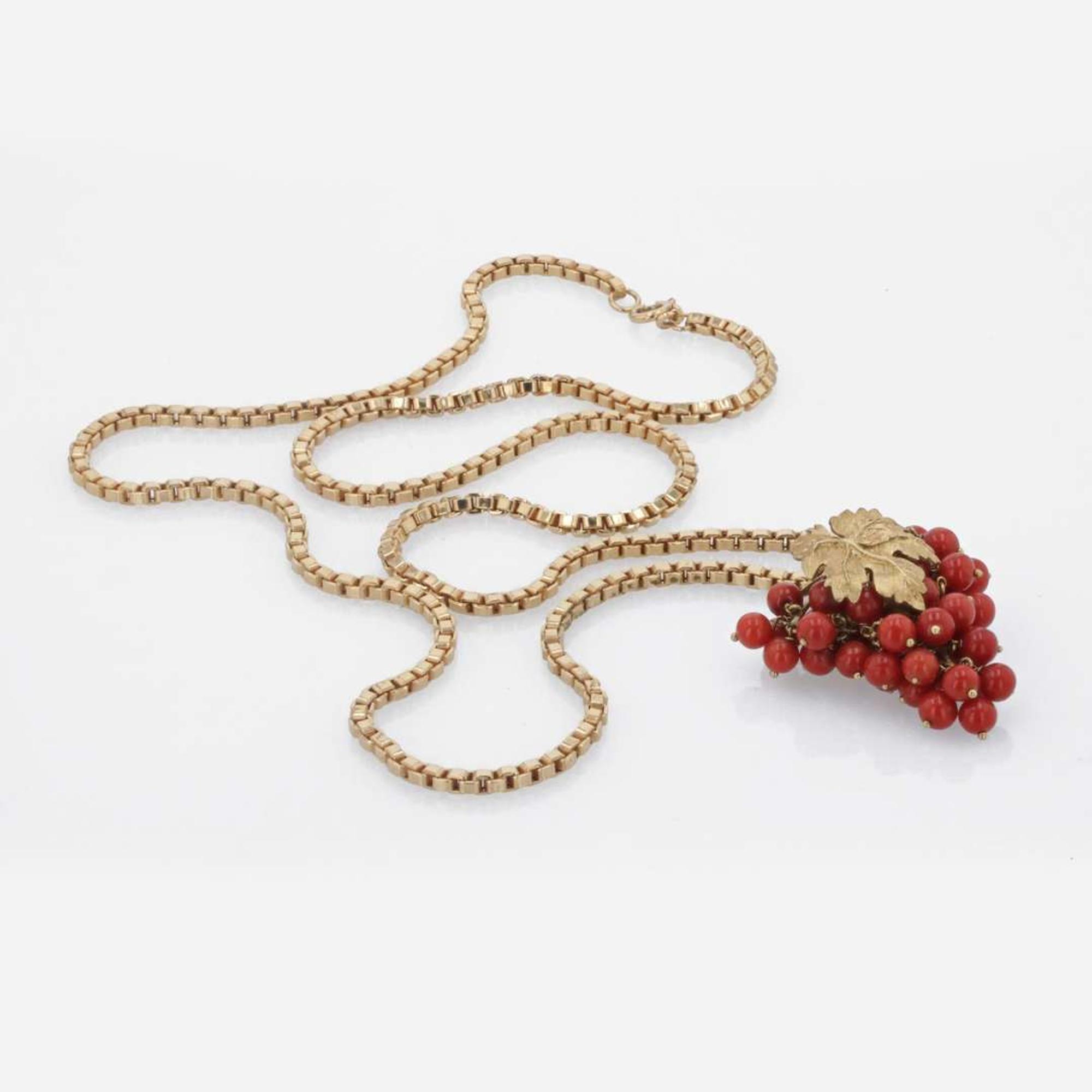 An 18K Yellow Gold and Coral Pendant Necklace