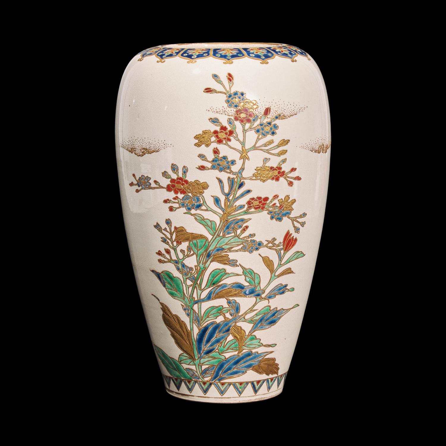 A Japanese Satsuma Floral Decorated Pottery Vase, Signed Chikusan, Meiji Period 日本明治時代 薩摩燒花卉圖賞瓶