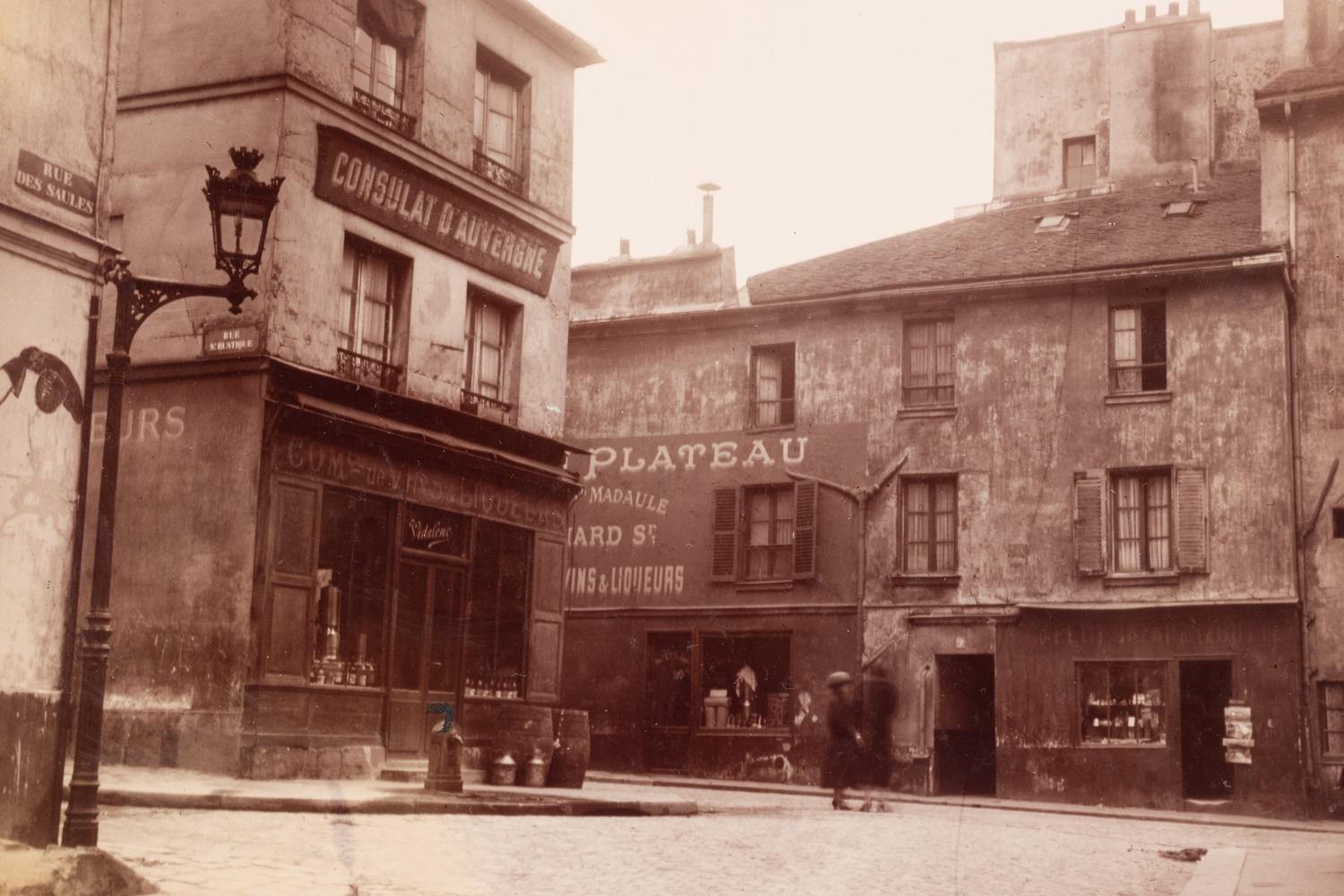 A group of three photographs ( Cour, rue Saint-Jacques 346, disparu, 5e arrondissement , 1900; Saint-Severin - rue Saint Séverin , 1905-1906; Coin, rue Norvins et des Saules , 1925)