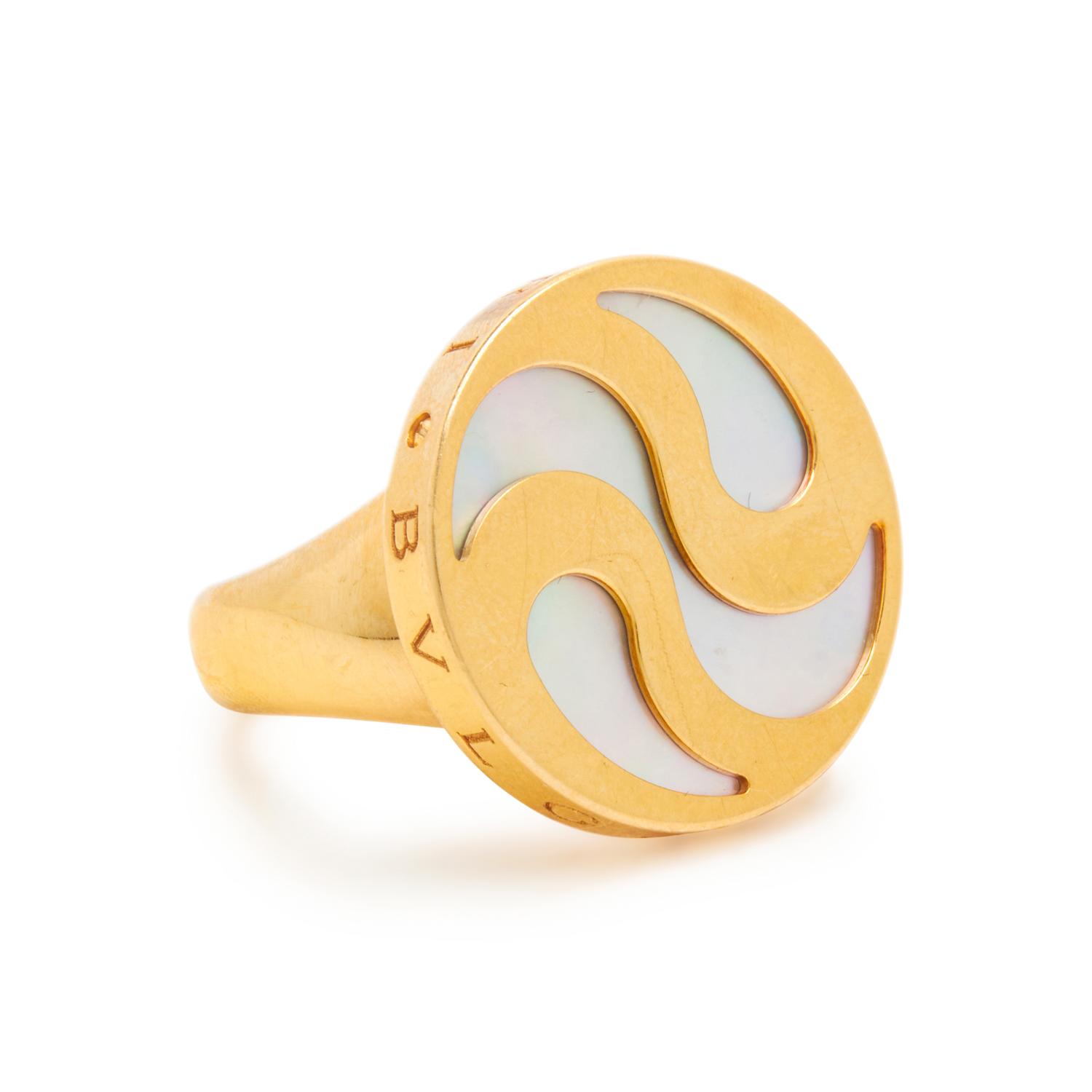 BULGARI, YELLOW GOLD AND MOTHER-OF-PEARL SPINNING RING