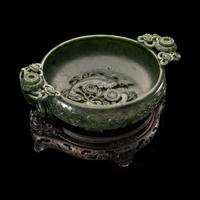 A Chinese Carved Spinach Jade Marriage Bowl, Late Qing/Republic Period 晚清/民國 碧玉雙魚活環洗