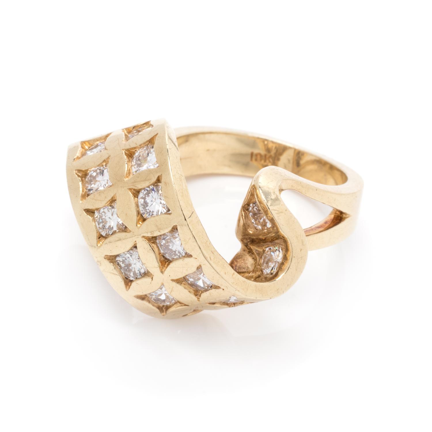 YELLOW GOLD AND DIAMOND RING
