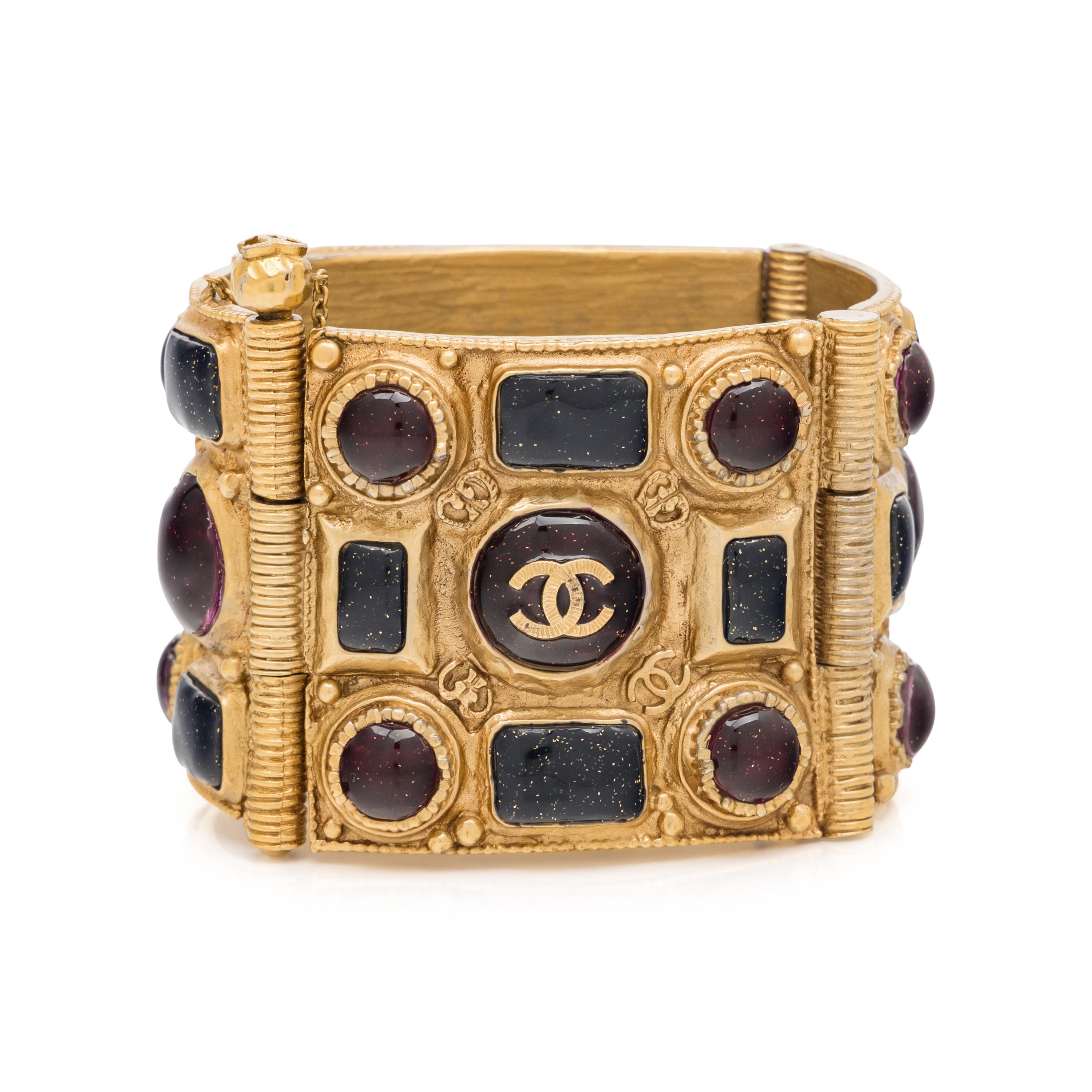 Chanel, Gripoix Pâte de Verre Cuff